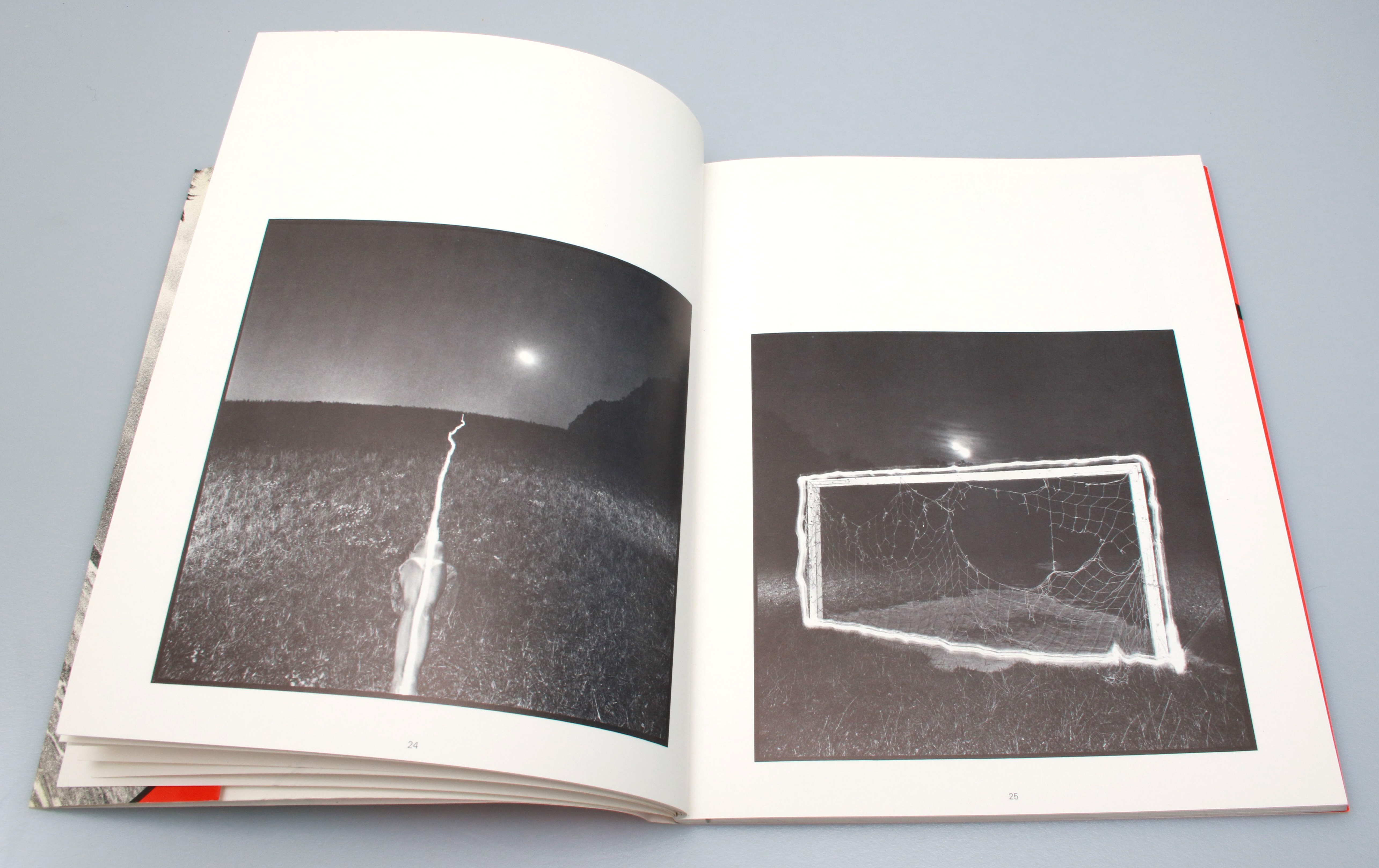 '21 Photographes Contemporains En Europe' Modern Photographers Book (Martin Parr Signed Copy) - Image 5