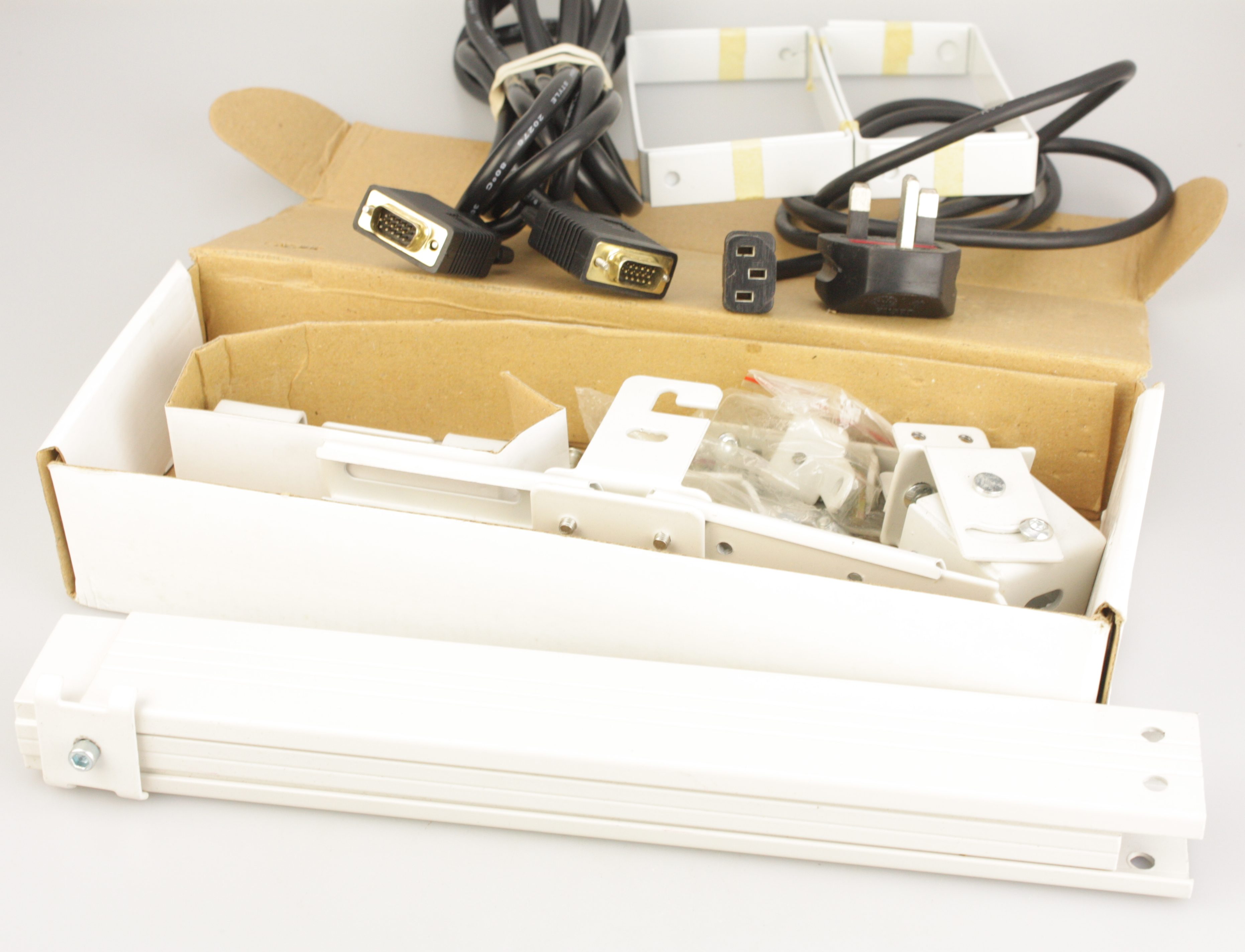 HP-070 Data Video Digital Home Cinema LCD Projector +Ceiling Mount Kit - Image 10