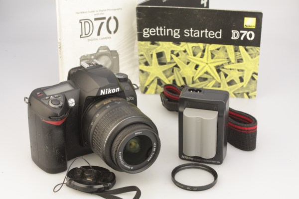 Nikon D70s APS-C CCD 6.1MP Camera + Nikkor 18-55mm Lens