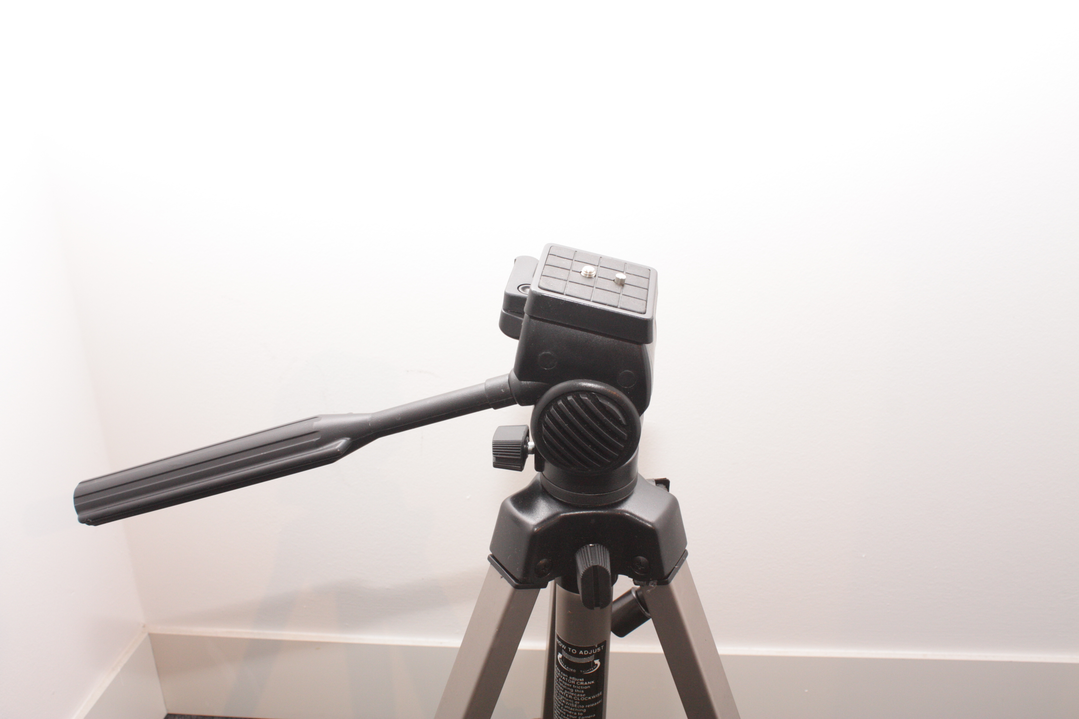 Boxed Miranda Pro Extendable Tripod with Quick Release Plate - Image 9