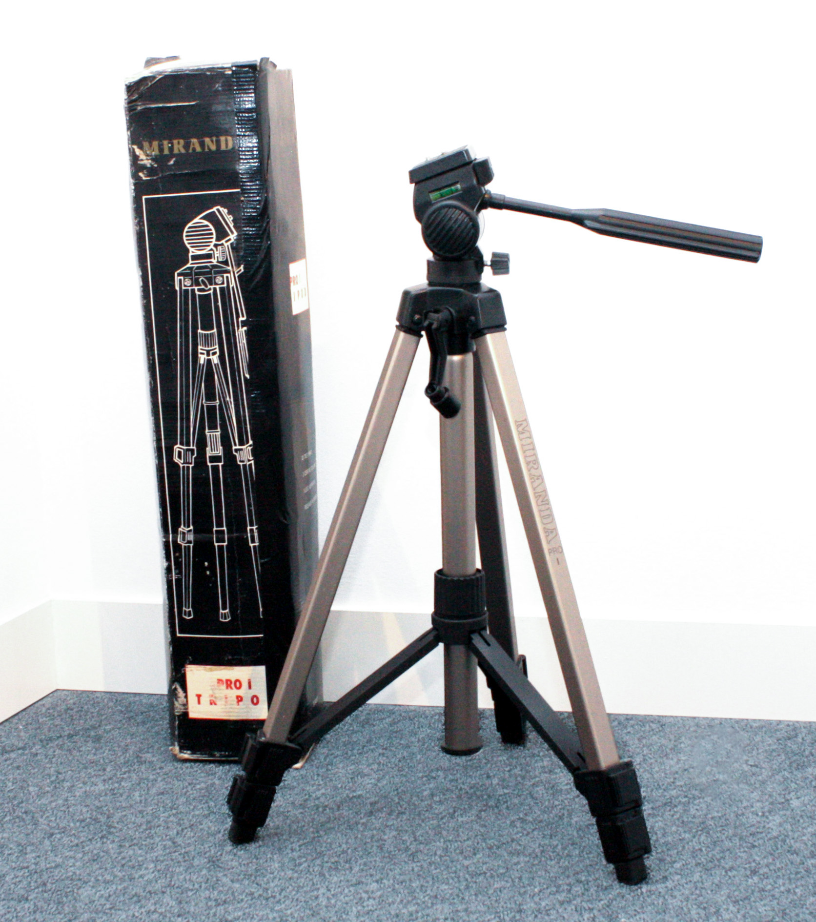 Boxed Miranda Pro Extendable Tripod with Quick Release Plate