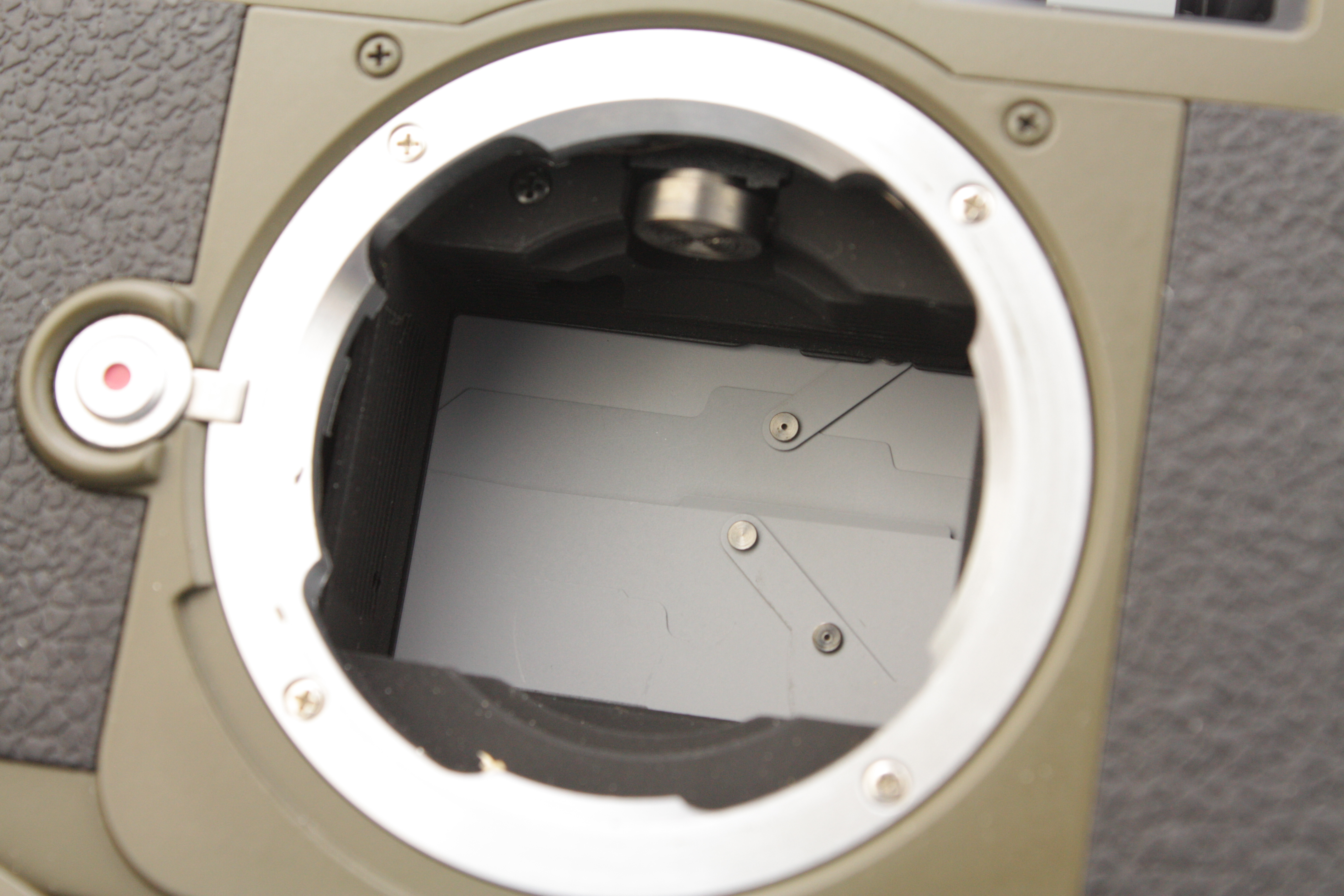 Voigtlander Bessa R2 (Olive) 35mm Rangefinder Camera -Boxed - with Rapid Winder - Image 7