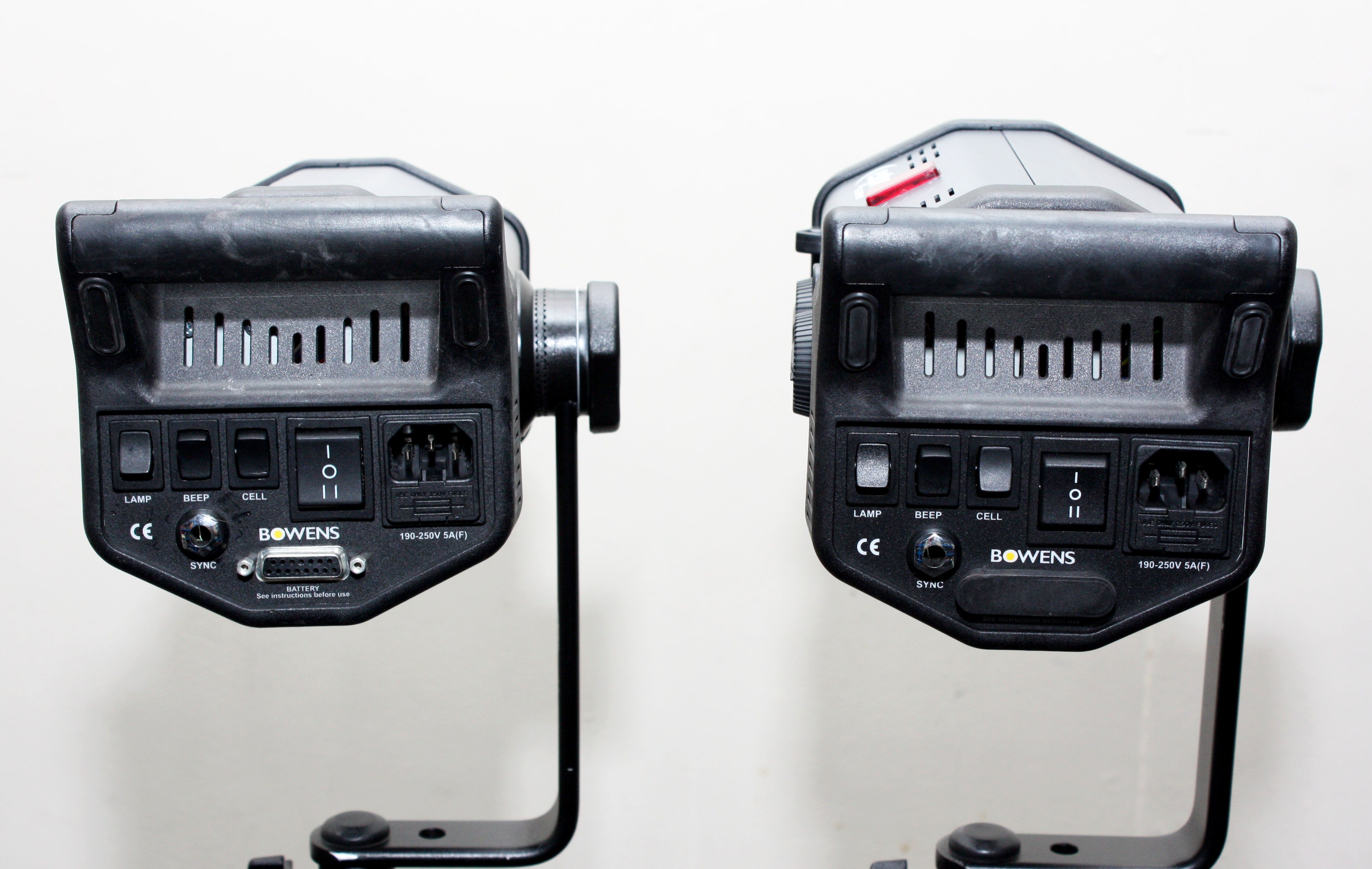 Bowens Gemini GM500 2-Head Twin Brolly Flash Kit in Roller Case - Image 7