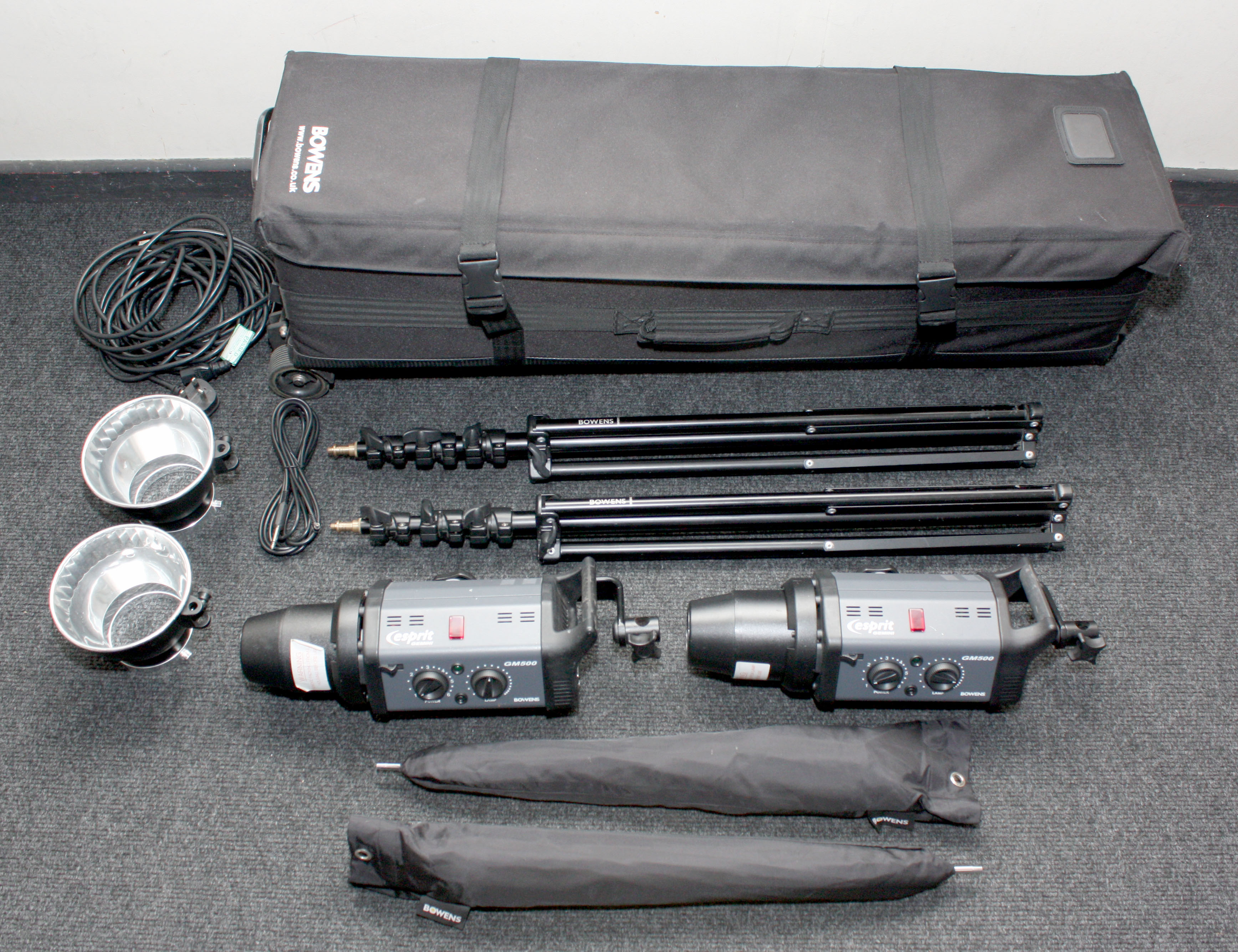 Bowens Gemini GM500 2-Head Twin Brolly Flash Kit in Roller Case - Image 8