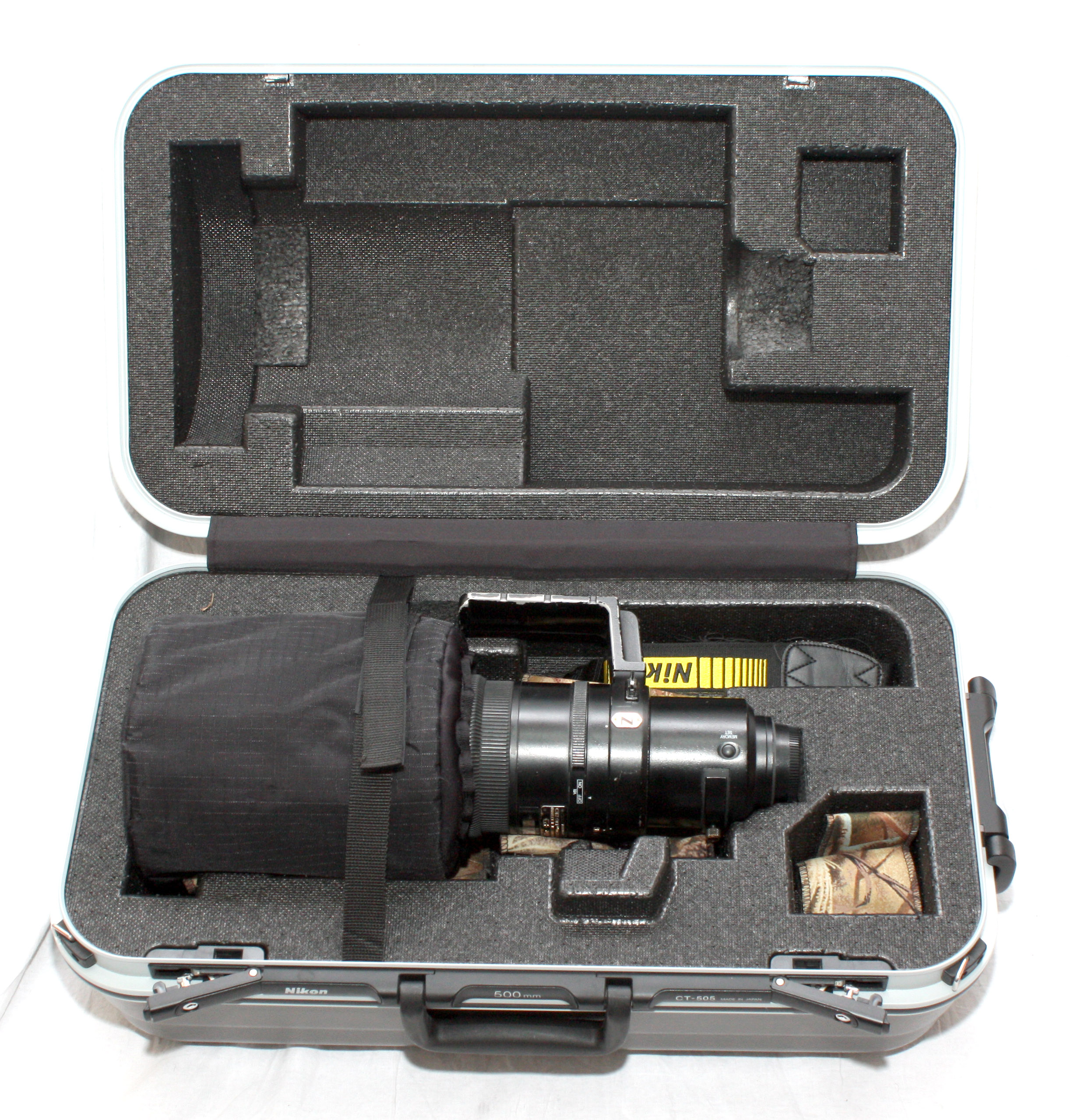 Nikon AF-S Nikkor 500mm f/4 G ED VR telephoto Lens w/ CT-505 hard carry case