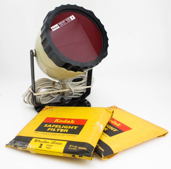 Kodak Beehive Photo Darkroom Monochrome Safelight Lamp with Red Filter Set Monochrome / Black & White - Mains powered