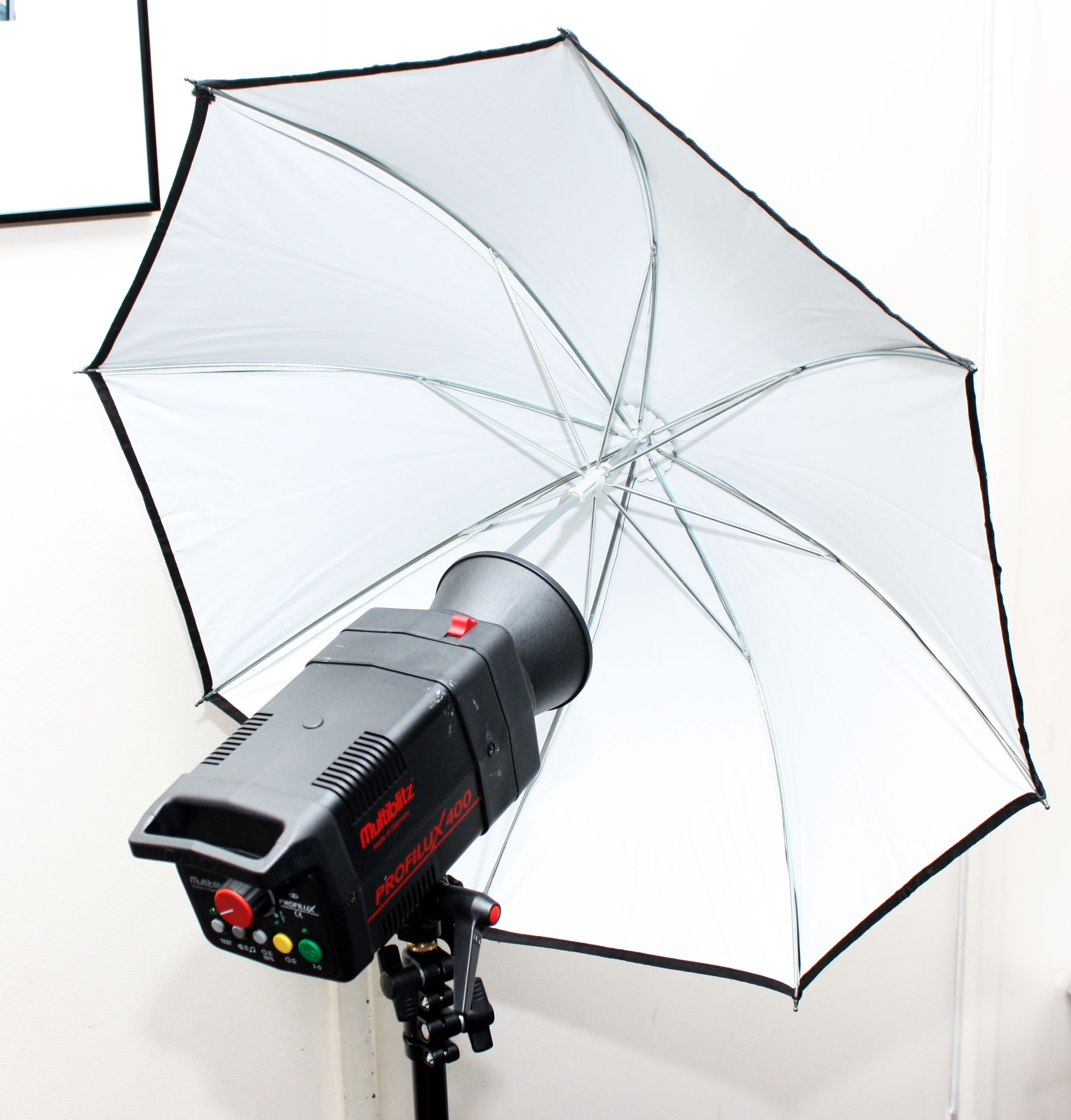 Multiblitz Profilux 400 2-Head Twin Brolly Flash Kit in Case w/ radio trigger set - Image 3