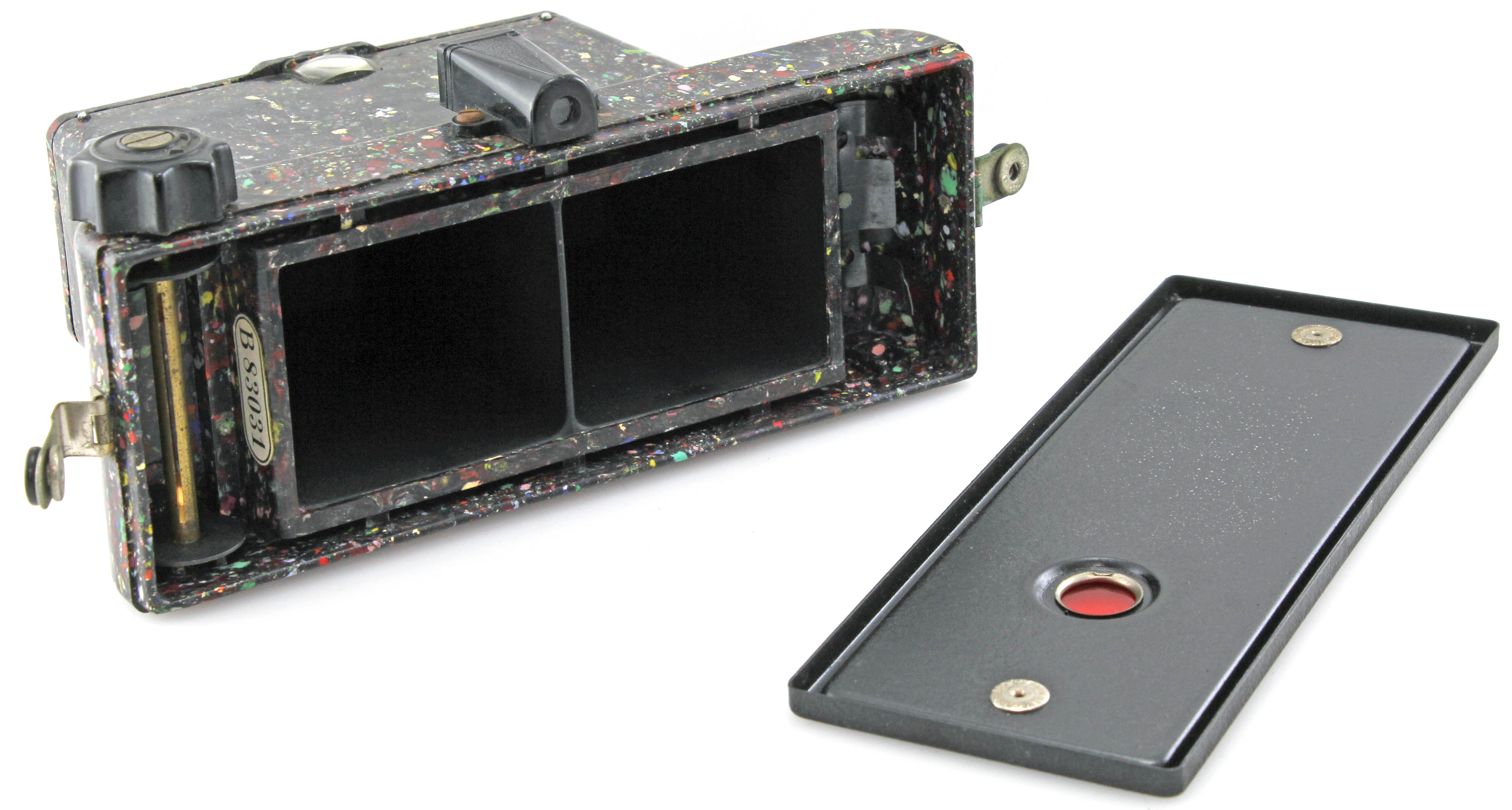 Bakelite Coronet 3-D Stereo (type 27), 127 Roll Film Camera - 1 Roll Included - Image 9