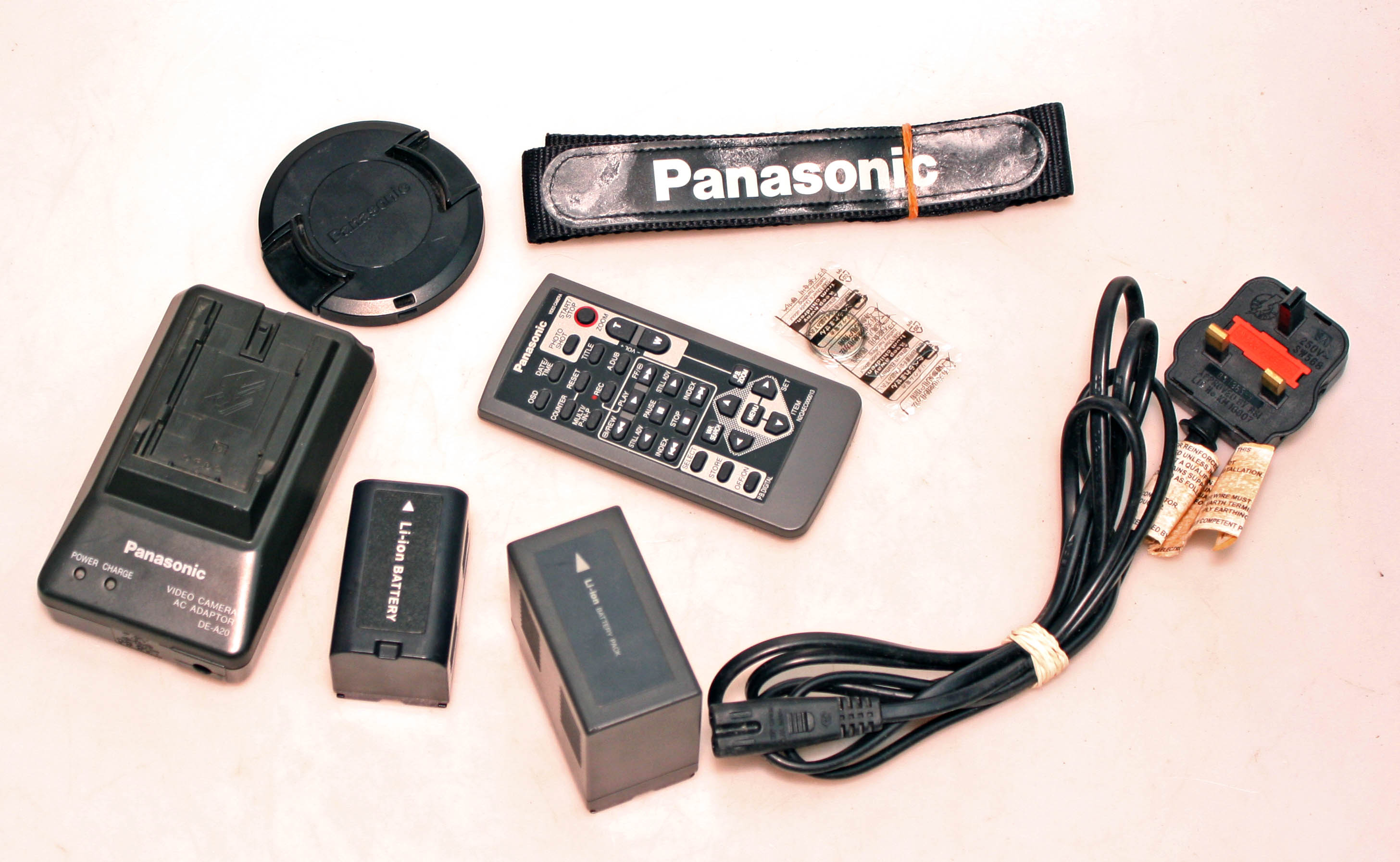 Panasonic DVX100B 3CCD 24p Mini-DV CCD Cinema Movie Camcorder w/ Leica f1.6 Zoom lens - Image 11
