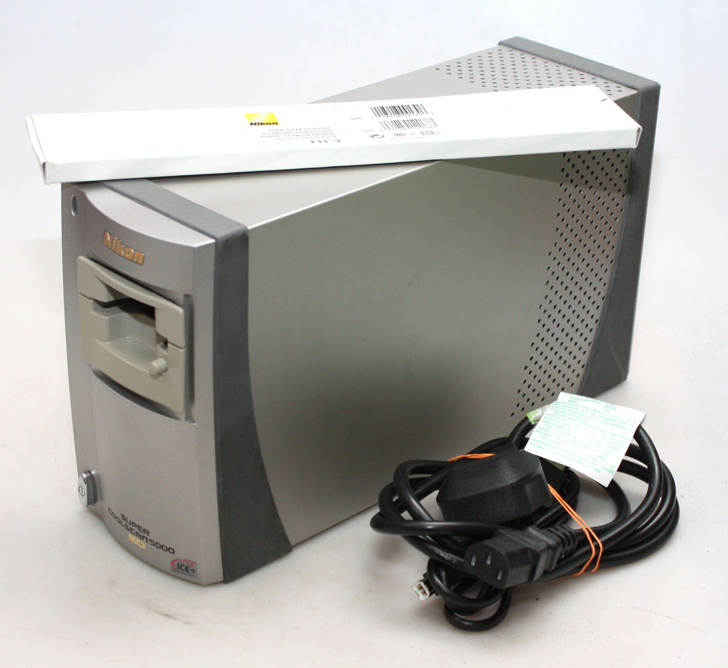 Nikon Coolscan 5000 ED 35mm Scanner with MA-20 + FH3 Film Adapter - great condition