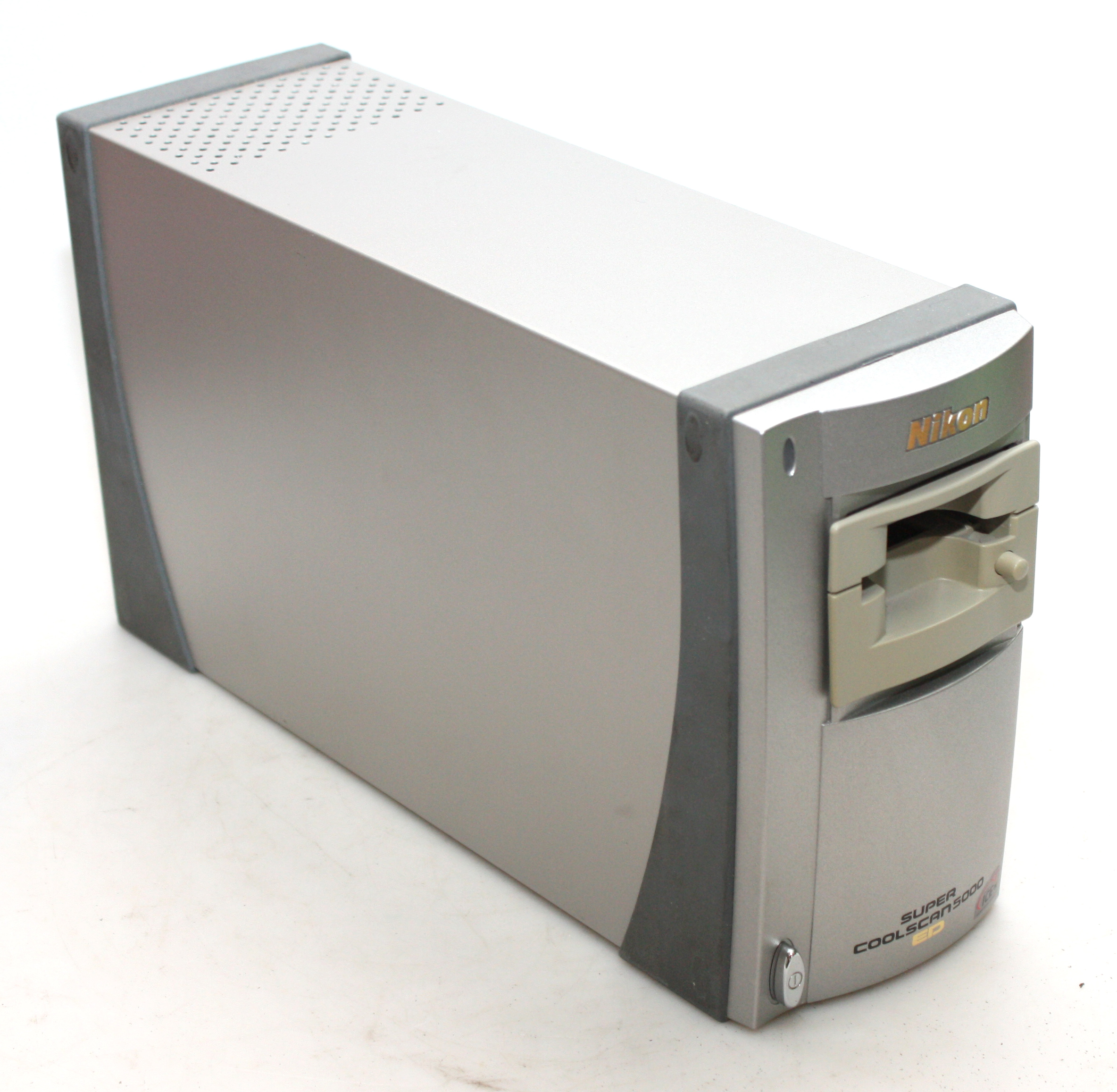 Nikon Coolscan 5000 ED 35mm Scanner with MA-20 + FH3 Film Adapter - great condition - Image 3