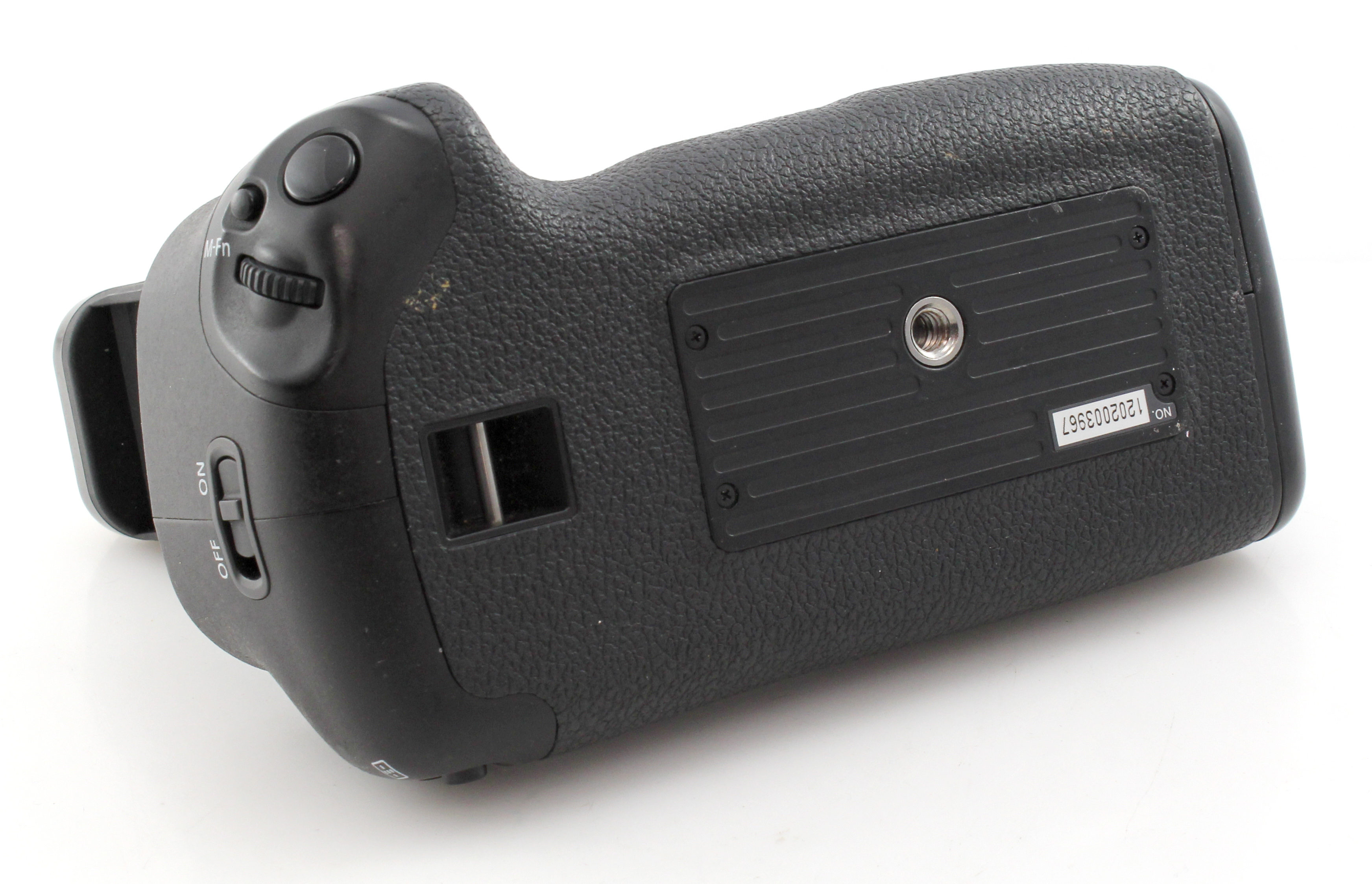 Canon BG-E11 battery grip for Canon 5D Mk III - good condition - Image 4