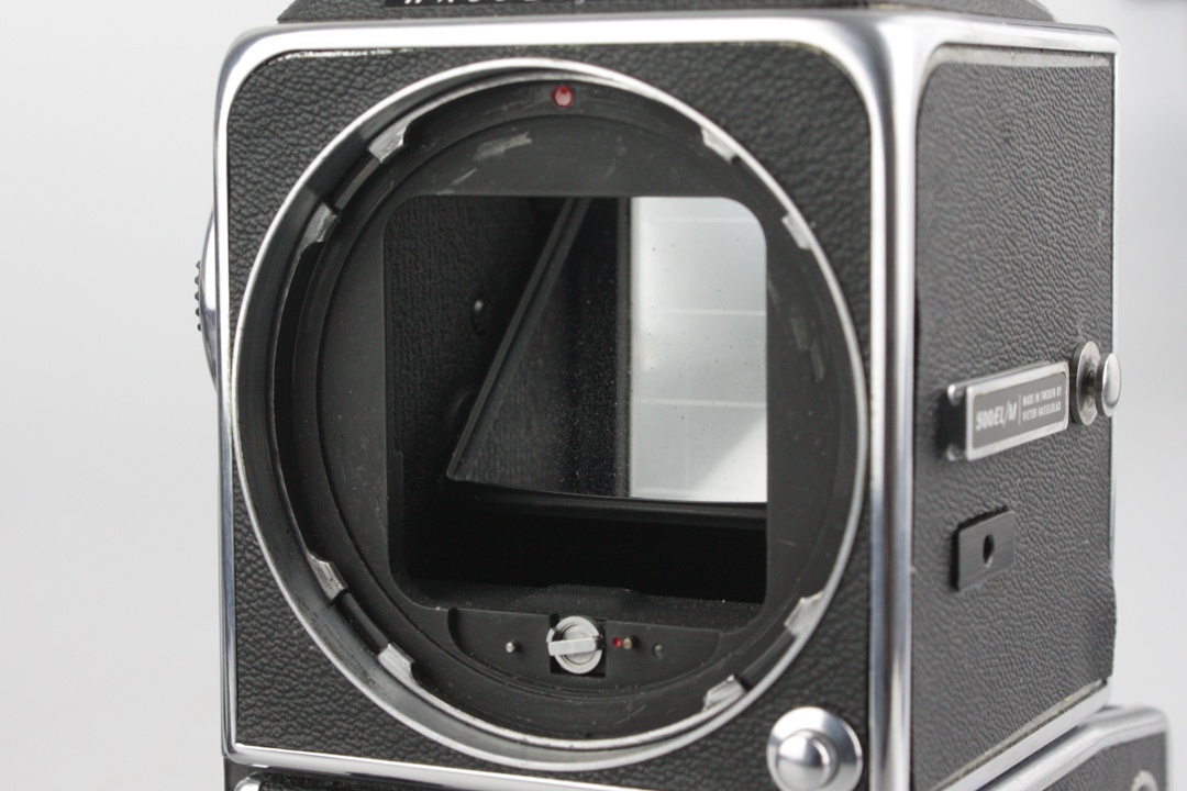 Hasselblad 500EL/M Medium Format Film Camera w/ 120 back and Prism Finder - Good condition - Image 8