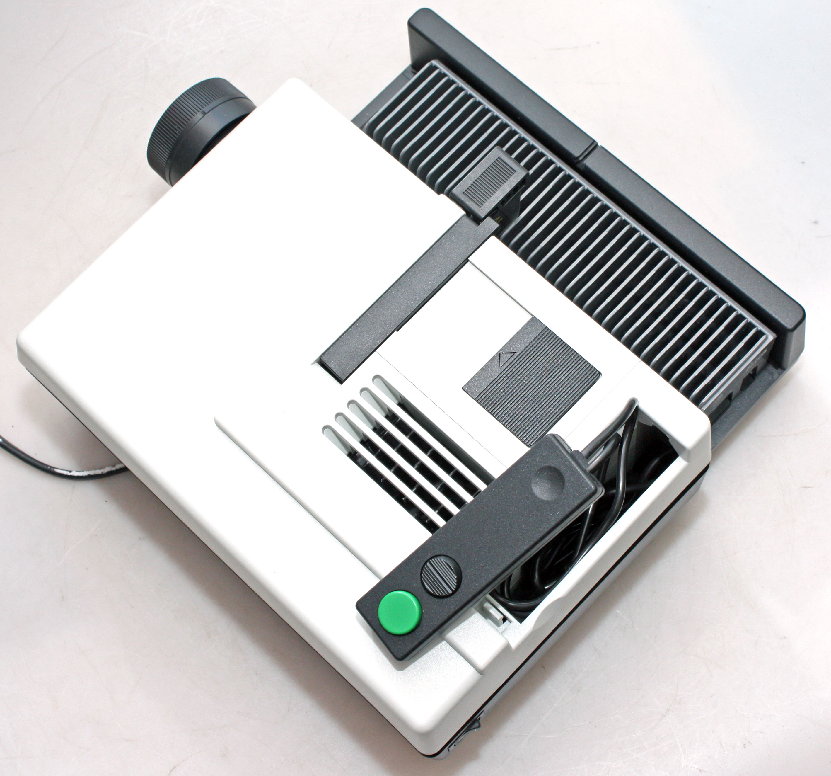 BOXED – Leica PRADOVIT P150 Slide PROJECTOR Leitz magazine