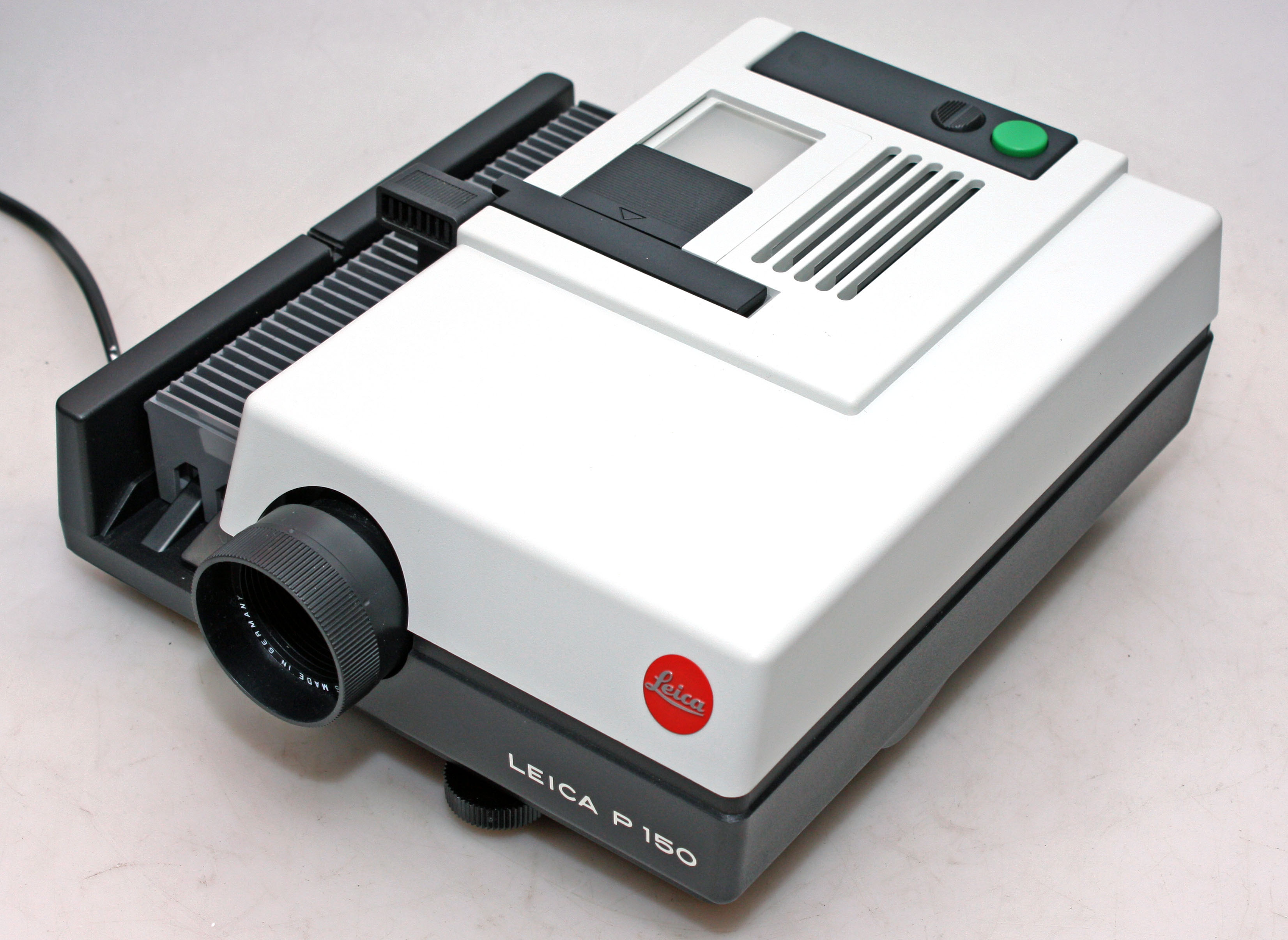 BOXED – Leica PRADOVIT P150 Slide PROJECTOR Leitz magazine