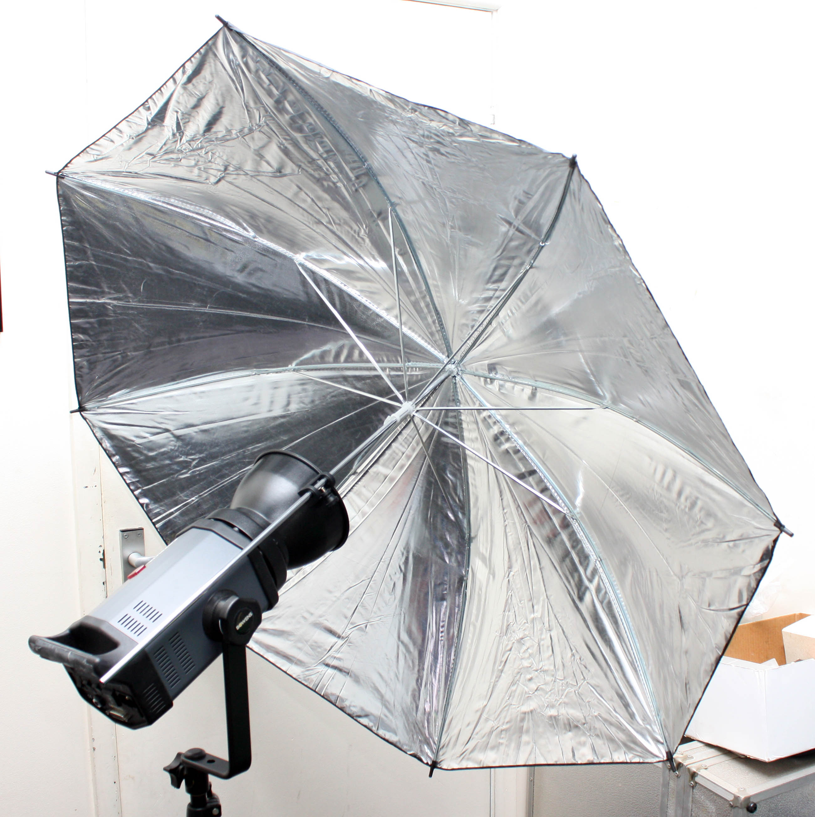 Bowens Esprit Gemini GM500 2-Head Twin Brolly Flash Kit in Carry Case - Image 2