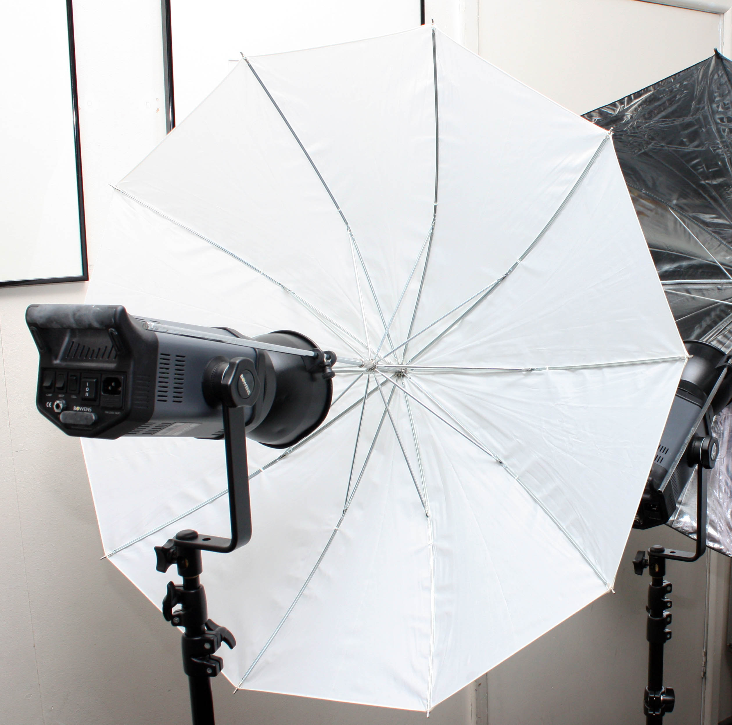 Bowens Esprit Gemini GM500 2-Head Twin Brolly Flash Kit in Carry Case - Image 3