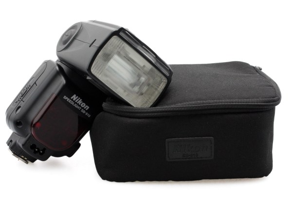 Nikon SB-910 Speedlight Flash Unit for Nikon DSLR Cameras + Case