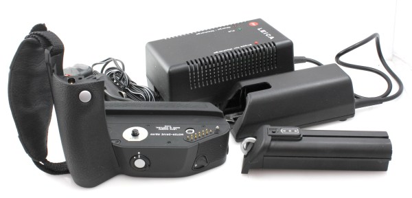 Leica Motor-Drive R8 Plus Charging Unit - for R8/R9 - Boxed excellent condition