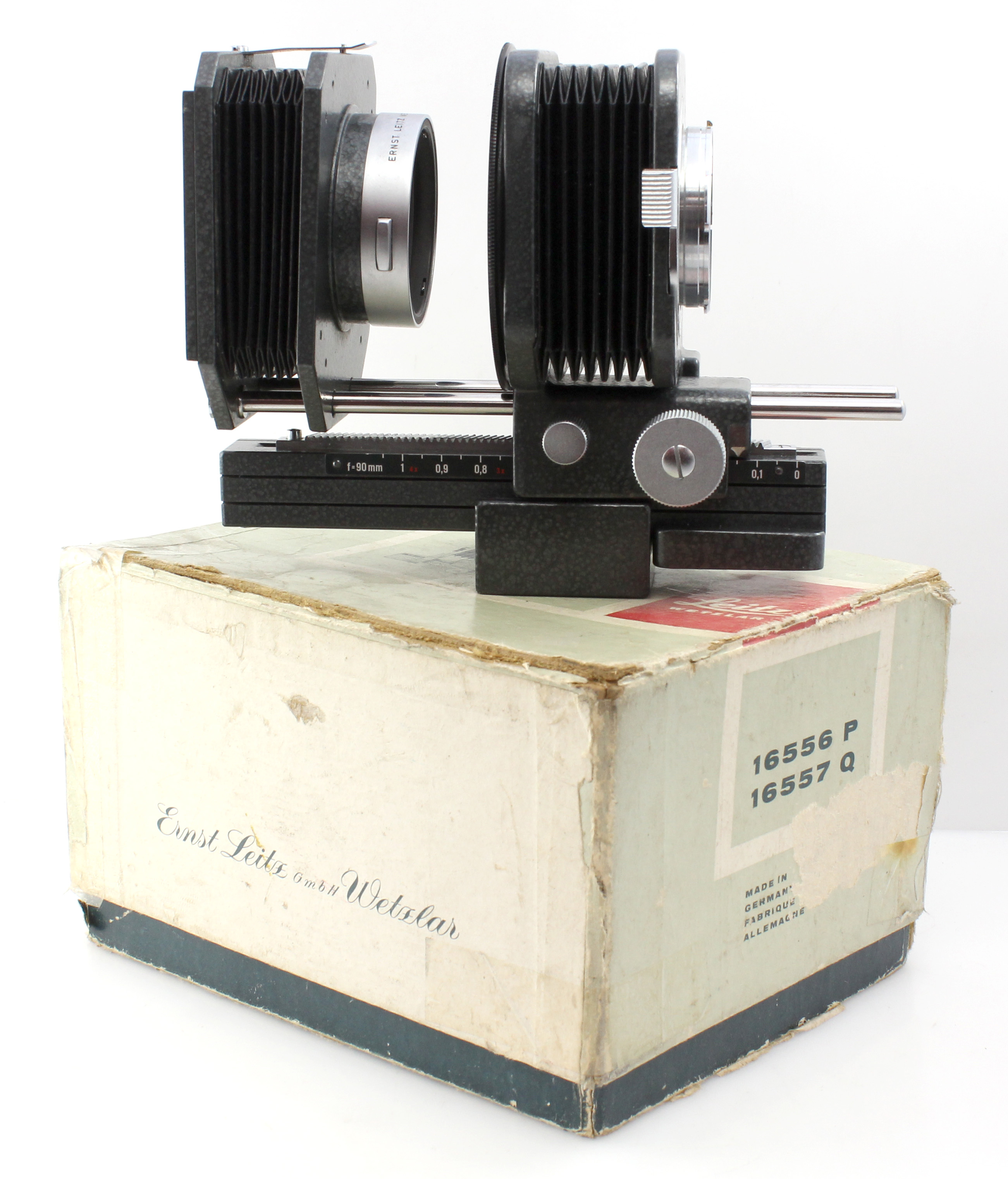 Leica Macro Bellows 16556 P W/16558 Z adapter & 16557 Q bellows extension - boxed great condition