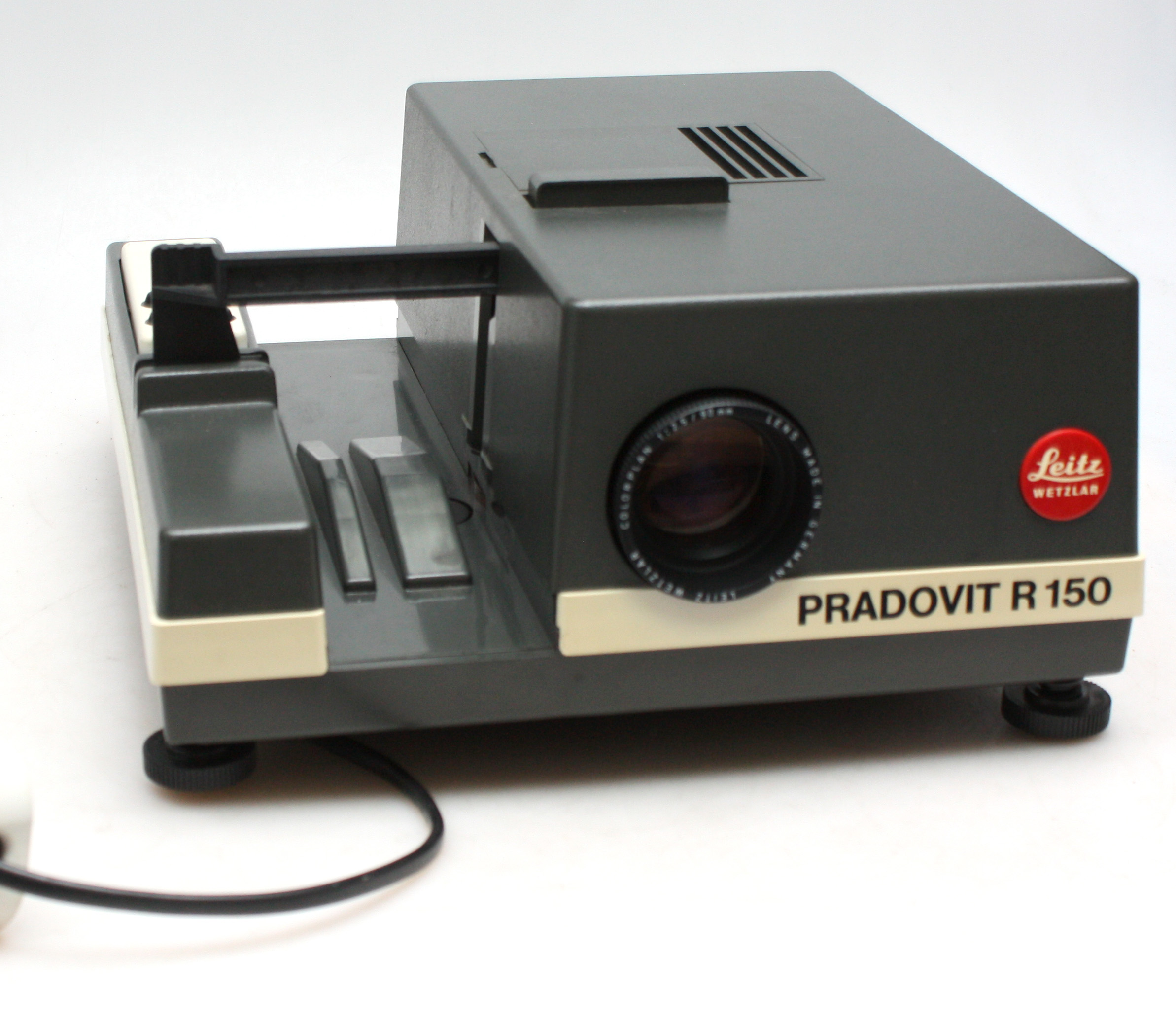 Leica PRADOVIT R150 Slide Projector W/ 2 slide magazines & wired