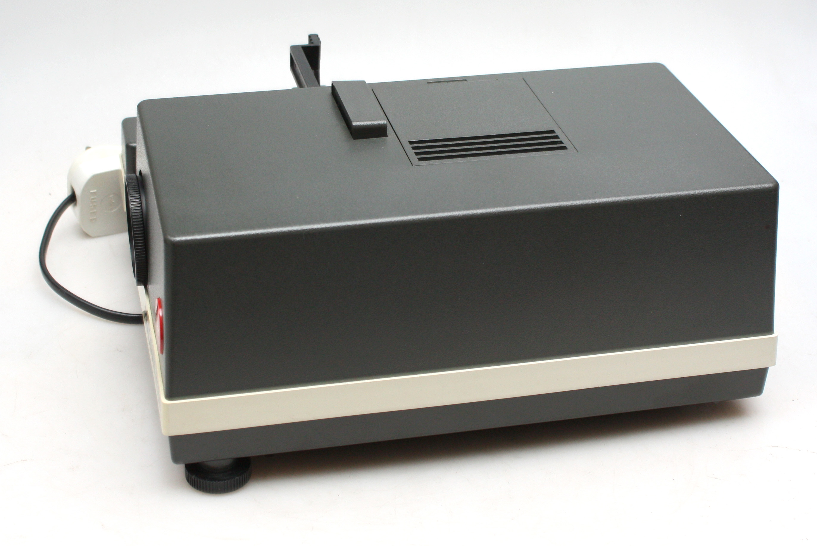 Leica PRADOVIT R150 Slide Projector W/ 2 slide magazines & wired