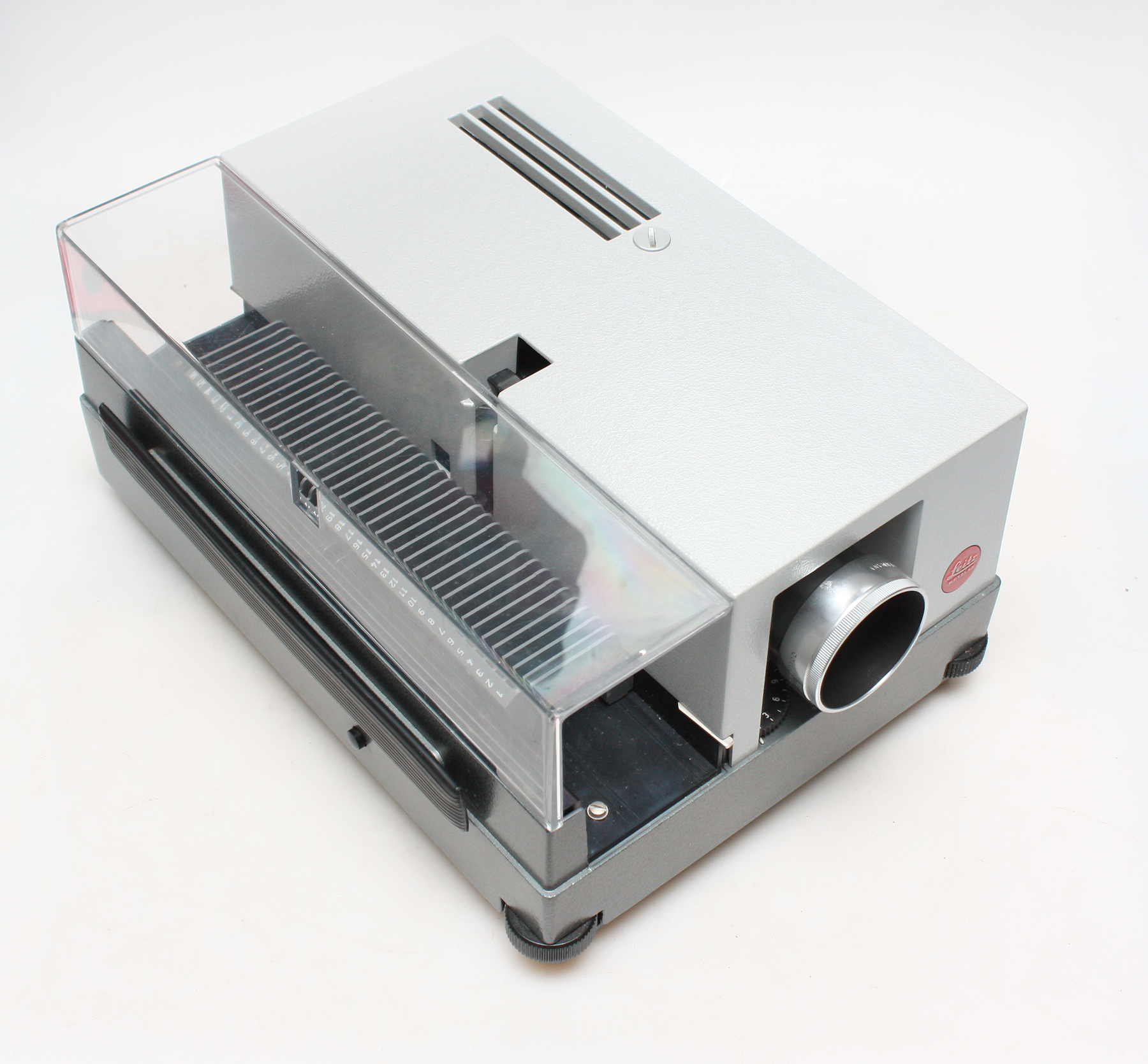Leica Leitz Pradovit Color Slide Projector with Colorplan 90mm f2.5 lens - Image 2
