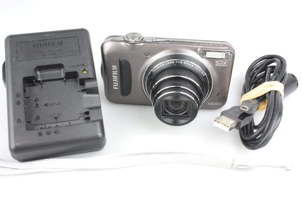 Fuji Fujifilm Finepix T T200 Compact Camera 10x Zoom Lens & Charger