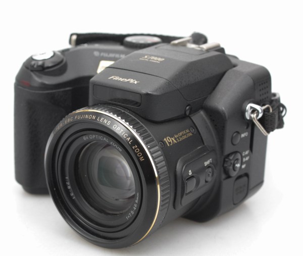 Fuji Fujifilm Finepix S7000 6.3mp Digital Bridge Camera 6x Zoom