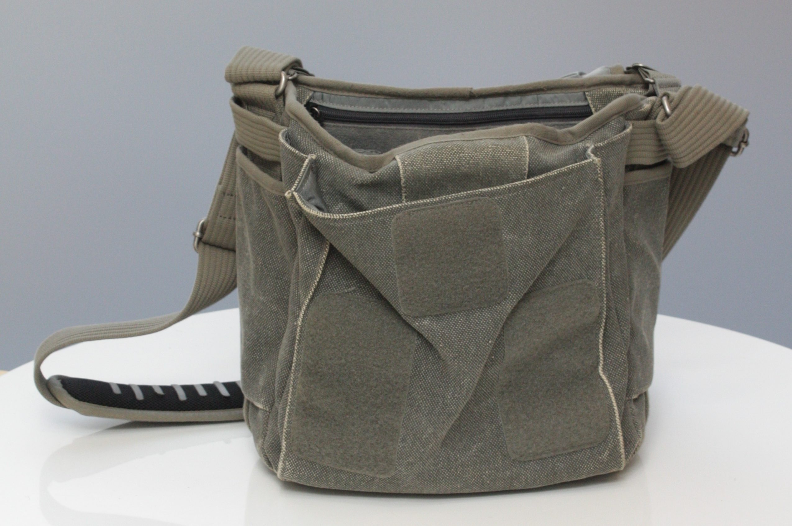 Thinktank Retrospective 20 Shoulder Bag / Bag - Image 3