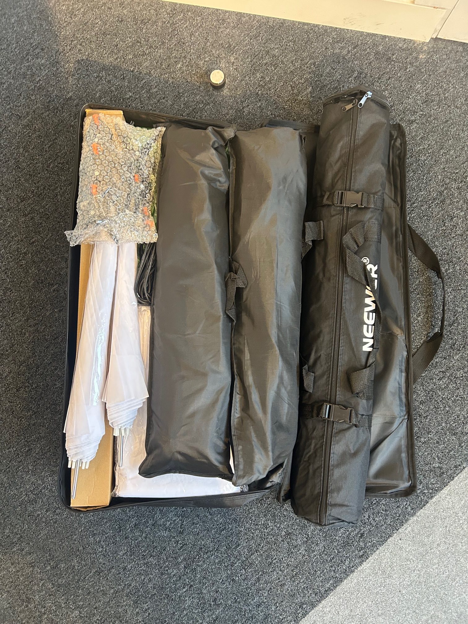 Neewer 2.6m x 3m Background Support Kit - 800W Umbrellas Softbox Lighting Kit - Image 3