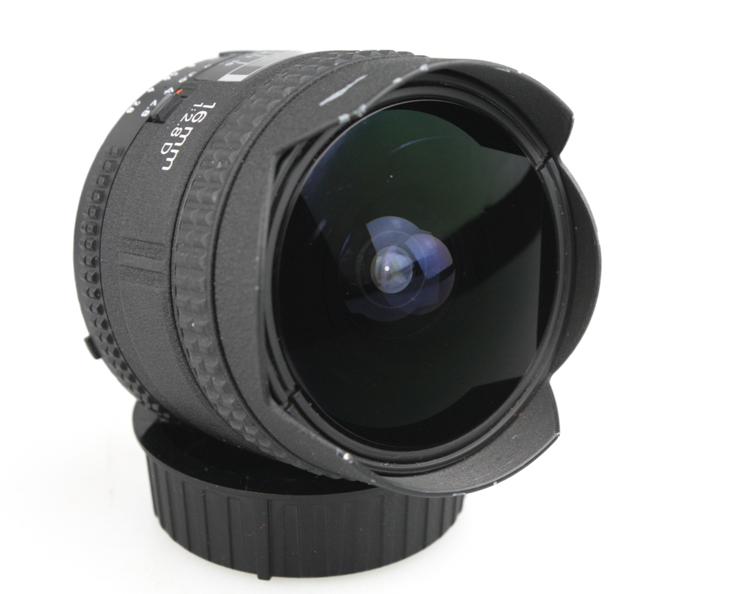 Nikon AF Nikkor 16mm f/2.8 D Fisheye Lens – with Caps & Filter – F