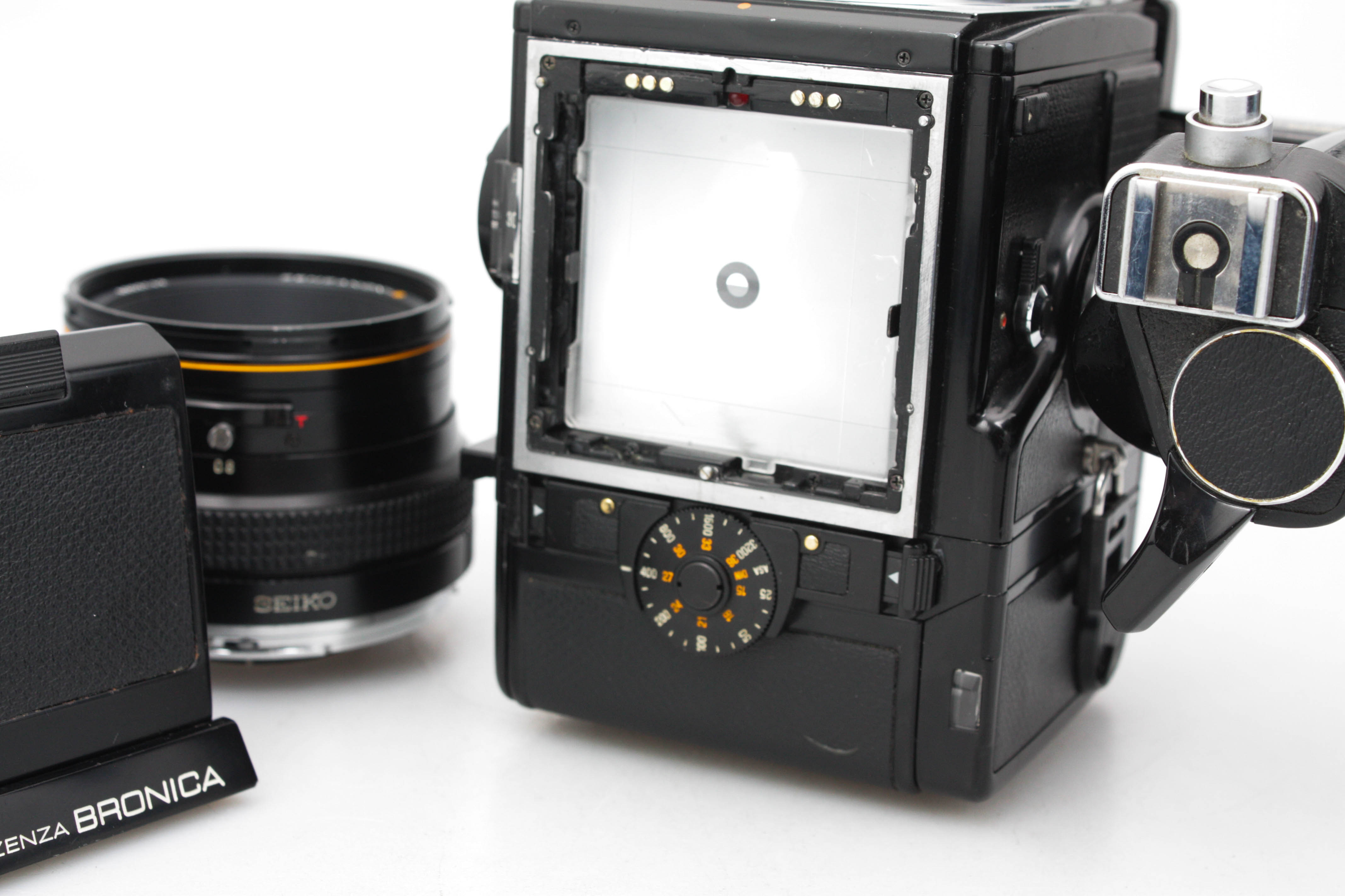 Bronica SQ 6x6 120 w/ 80mm F/2.8 Zenzanon-S Lens / Speed grip & Waist level finder - Image 9