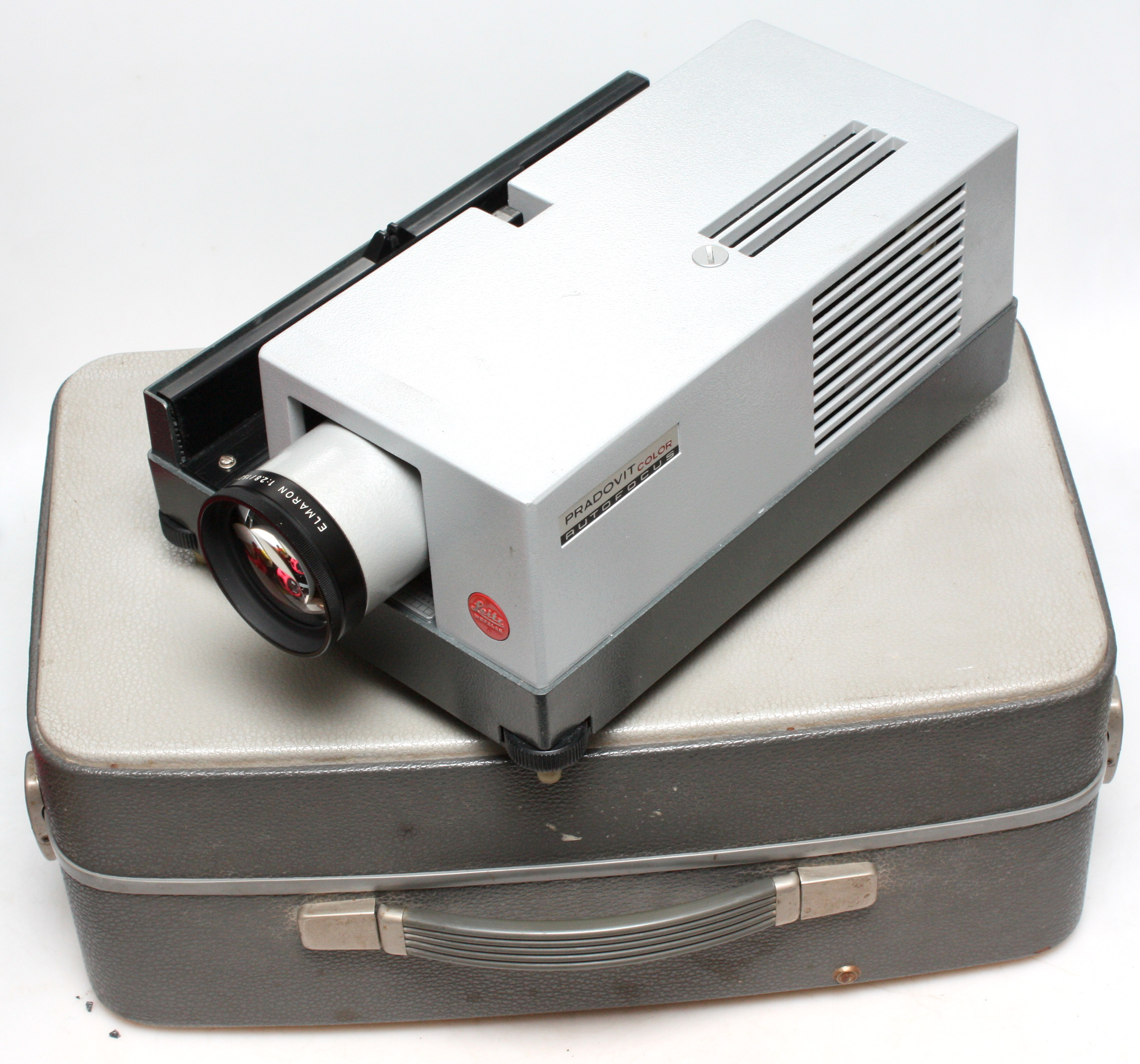 Leica Leitz Pradovit Color Slide Projector with Elmaron 150mm f2.8 lens - Image 2