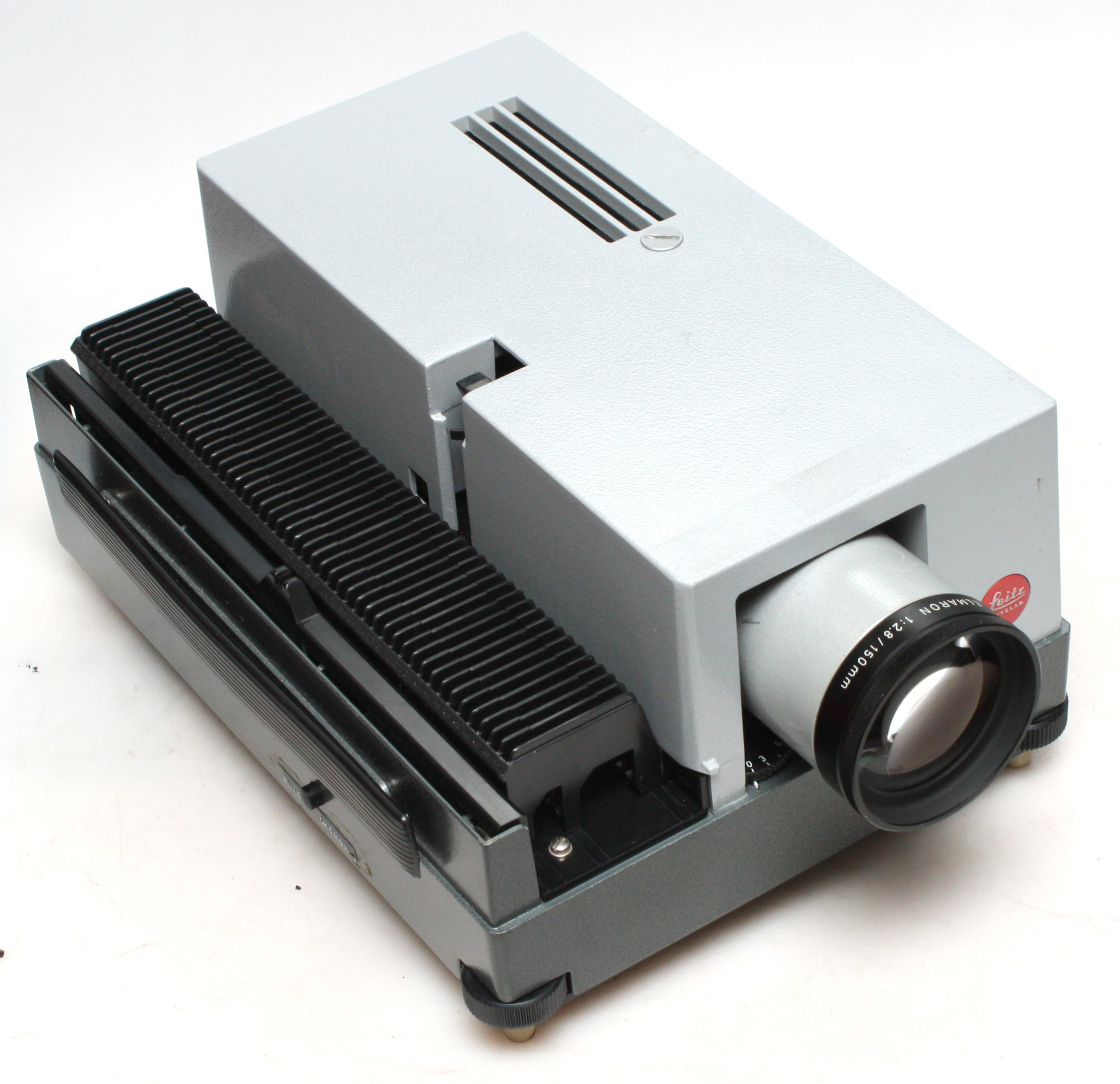 Leica Leitz Pradovit Color Slide Projector with Elmaron 150mm f2.8 lens - Image 3