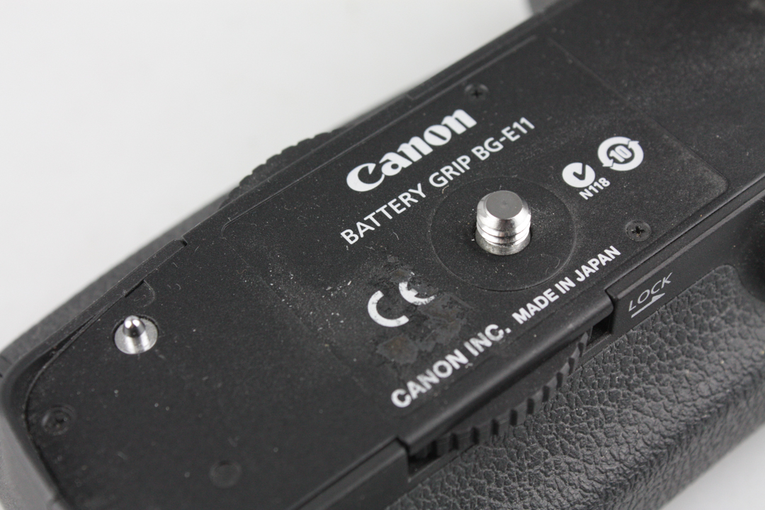 Canon BG-E11 battery grip for Canon 5D Mk III - Image 4