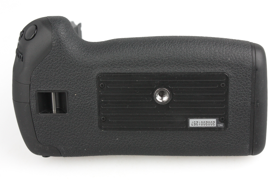 Canon BG-E11 battery grip for Canon 5D Mk III - Image 6