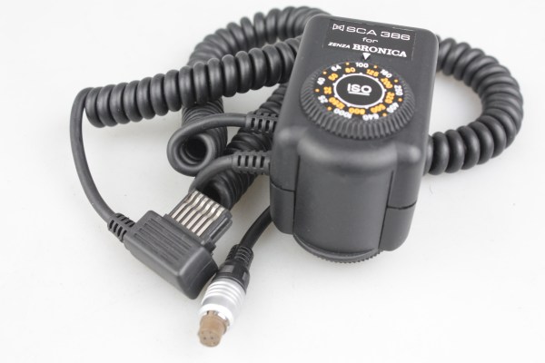 METZ SCA 386 for Bronica SQ-Ai ETR-Si etc. cameras. Use with 45 series flash