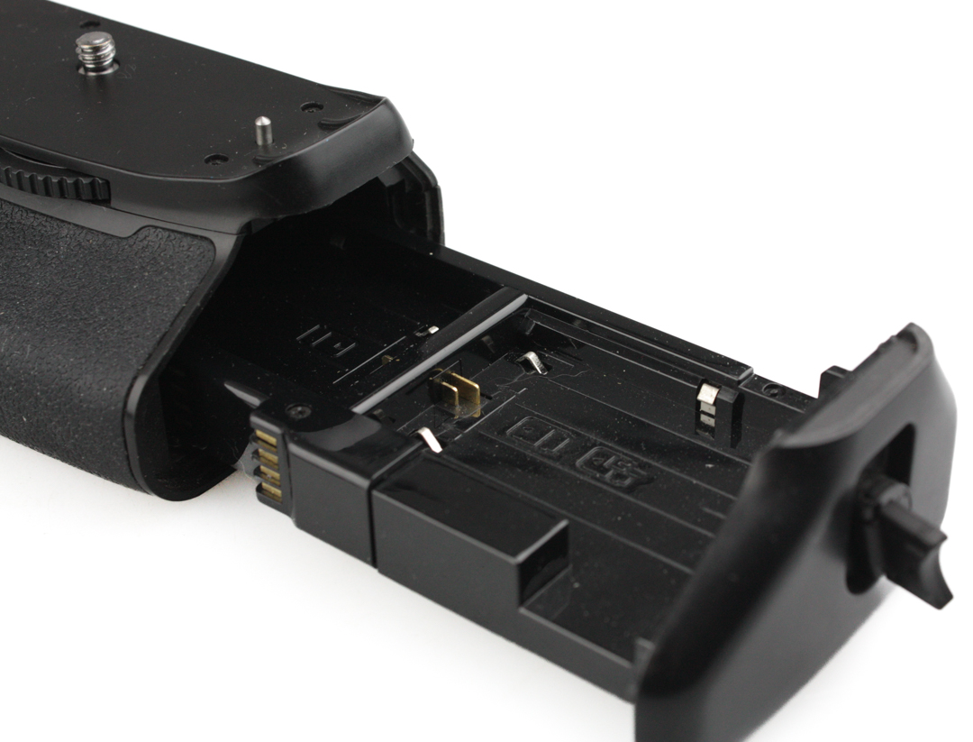 Canon fit third party BG-1U (LP-E6) Battery Grip for Canon 7D MKII Digital SLR Cameras - Image 3