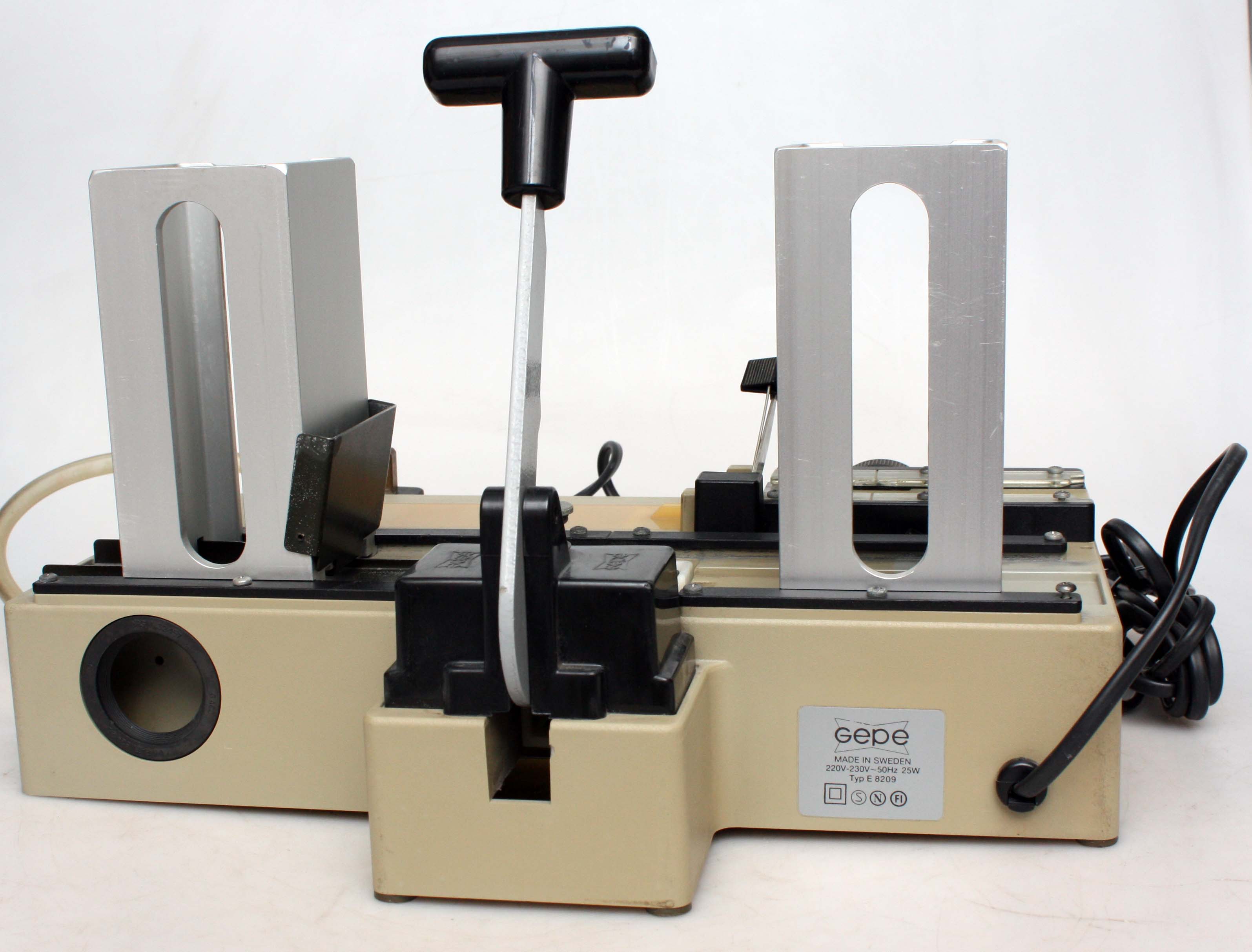 Gepe Camera Gepe Illuminated 35mm Slide Mounting Press 8209 – The Real Camera Company