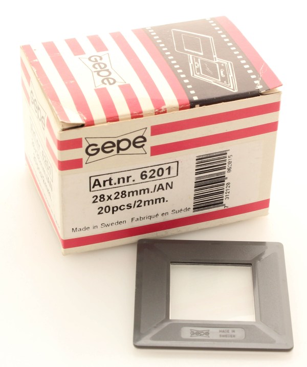 GePe 20 Slide Mounts AN Glass 28x28mm (2mm Thick) Art. 6201