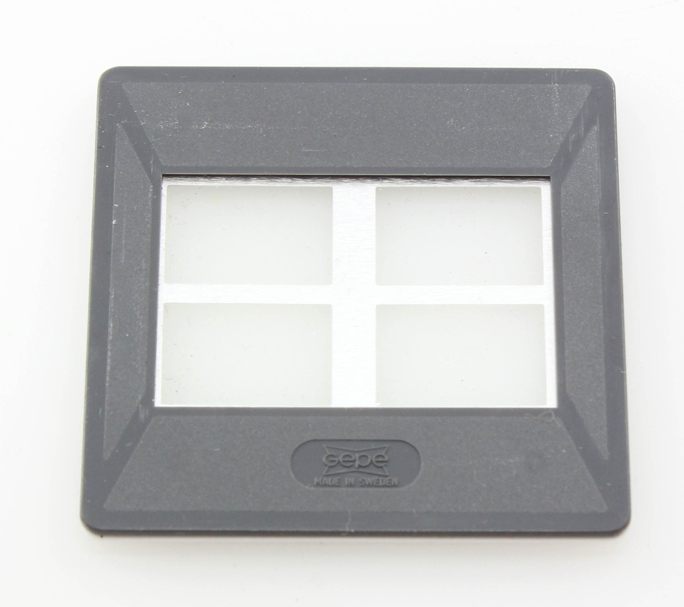 GePe 5x Multi Image Masks 11x16mm 4-Opening Glass Slide Mount ( 2mm Thick ) Art. 6921 - Image 2