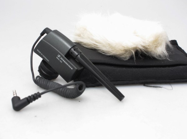 Sennheiser Camera Shotgun MKE 400 Microphone + Windshield