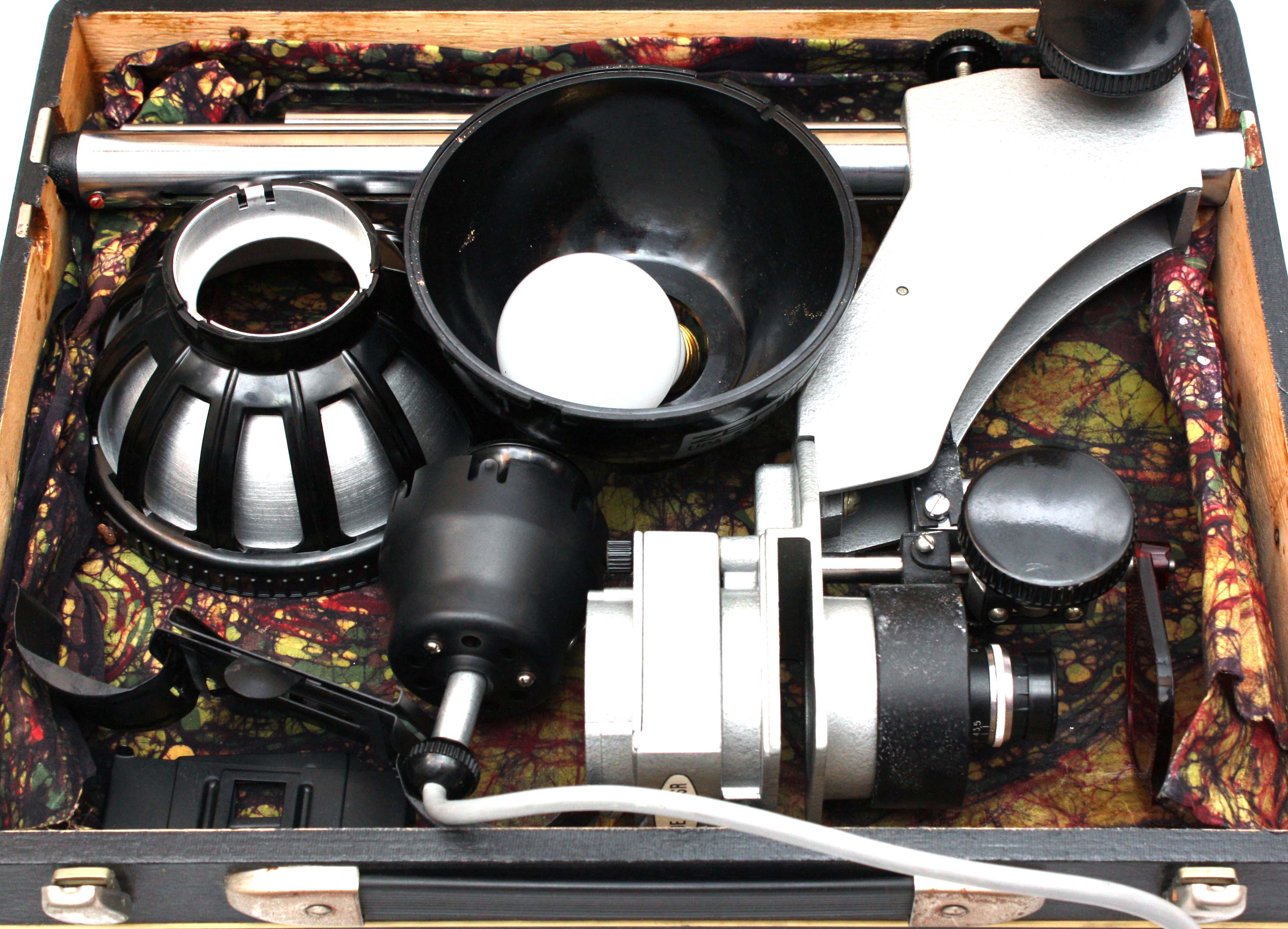 Zenit / KMZ UPA5M Briefcase Enlarger - vintage Russian Darkroom - Image 8