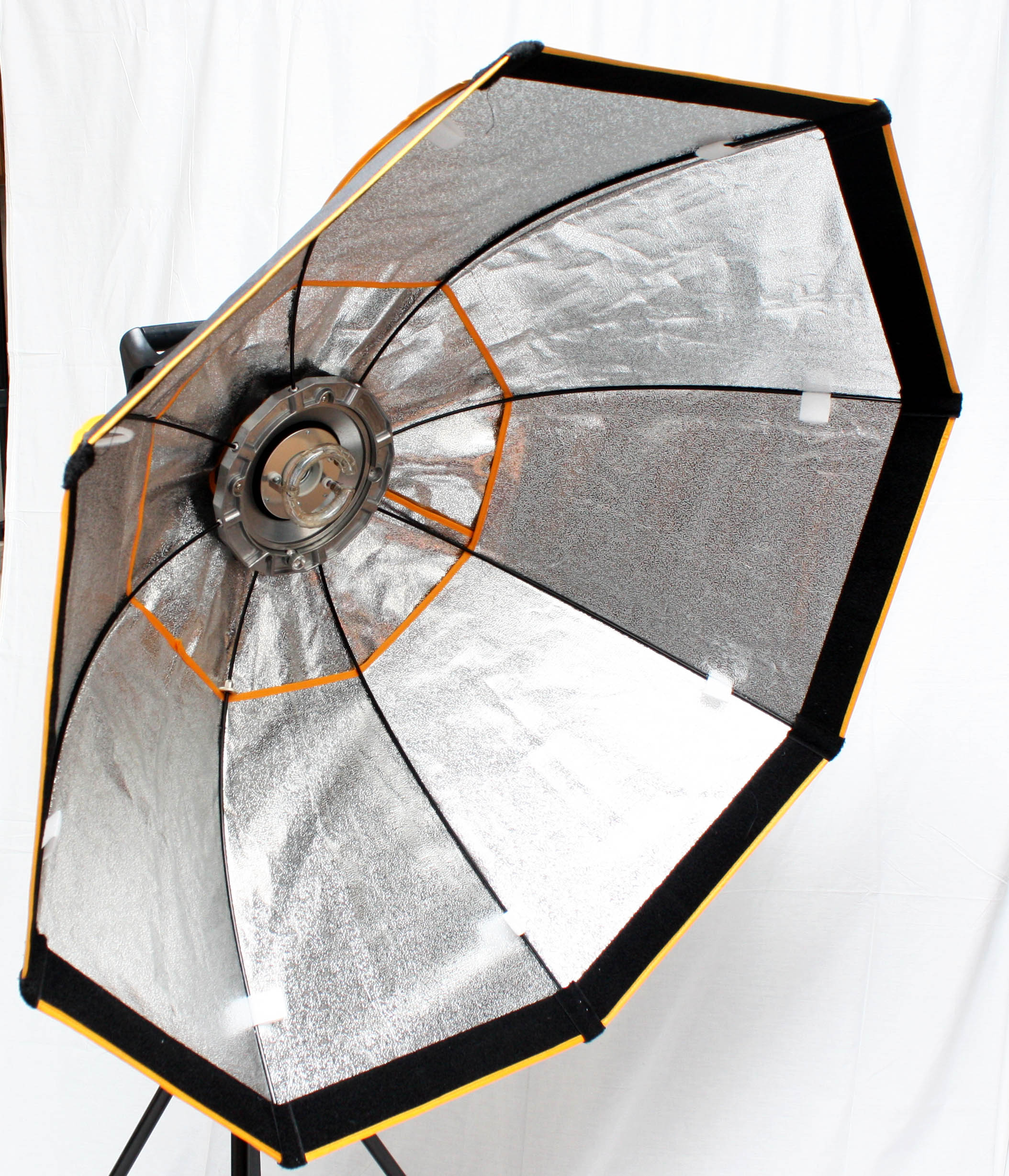 Ilux 90cm Octabox Softbox Bowens S-Type mount - Excellent condition - Image 7