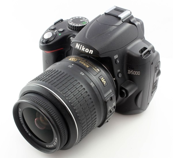 Nikon D5000 DSLR Camera with 18-55mm f/3.5-5.6 G VR AF-S Zoom Lens - low shutter count