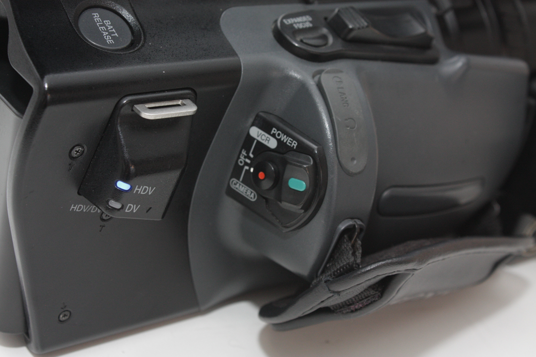 Sony HVR-Z1E Professional Camcorder Mini DV High Definition Movie Camera - Image 9