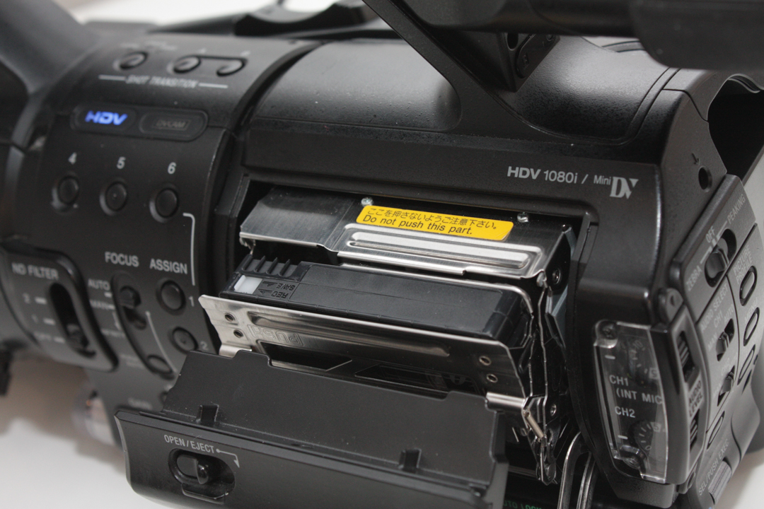 Sony HVR-Z1E Professional Camcorder Mini DV High Definition Movie Camera - Image 10