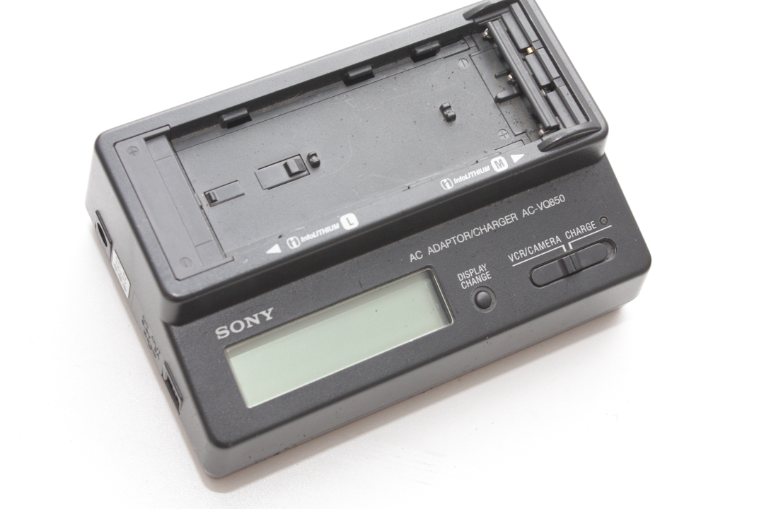 Sony HVR-Z1E Professional Camcorder Mini DV High Definition Movie Camera - Image 18