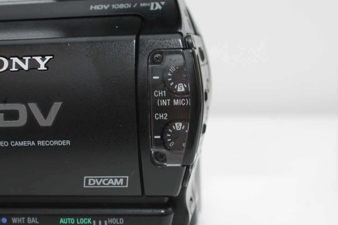 Sony HVR-Z1E Professional Camcorder Mini DV High Definition Movie Camera - Image 19